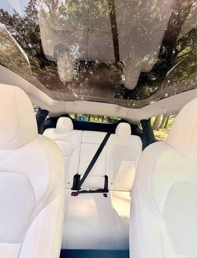 Tesla Model Y Long Range med GPS
