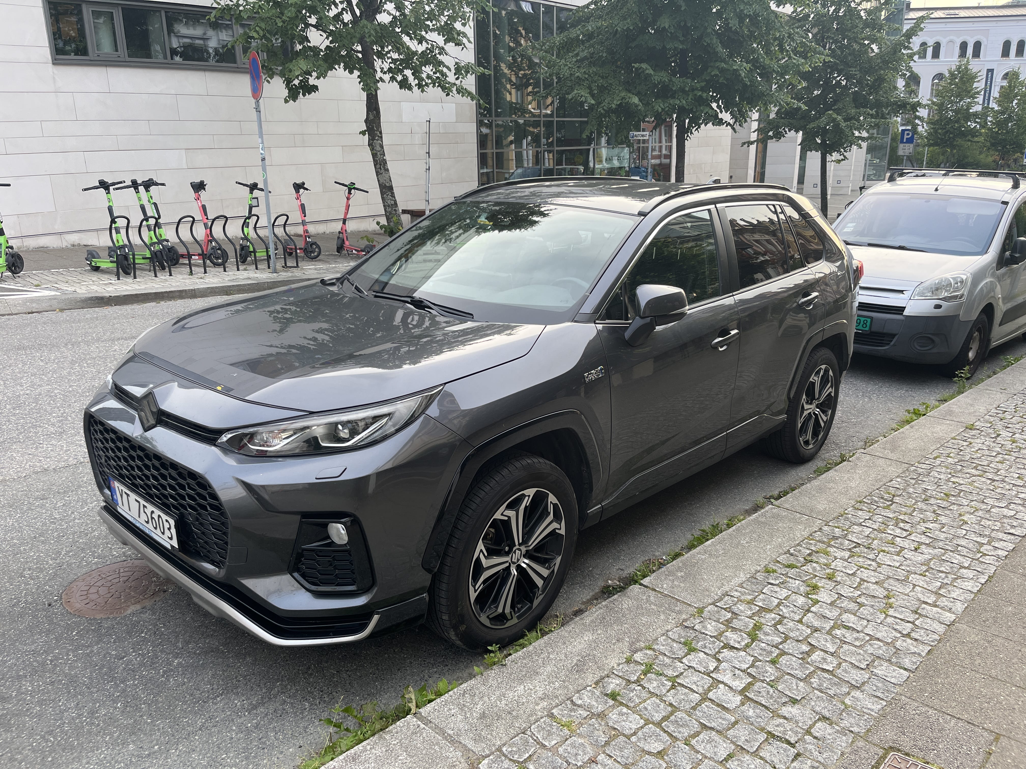 Suzuki Across Plug-in Hybrid, 2021, Blyfri 95 / Elektrisk (hybrid), automatisk