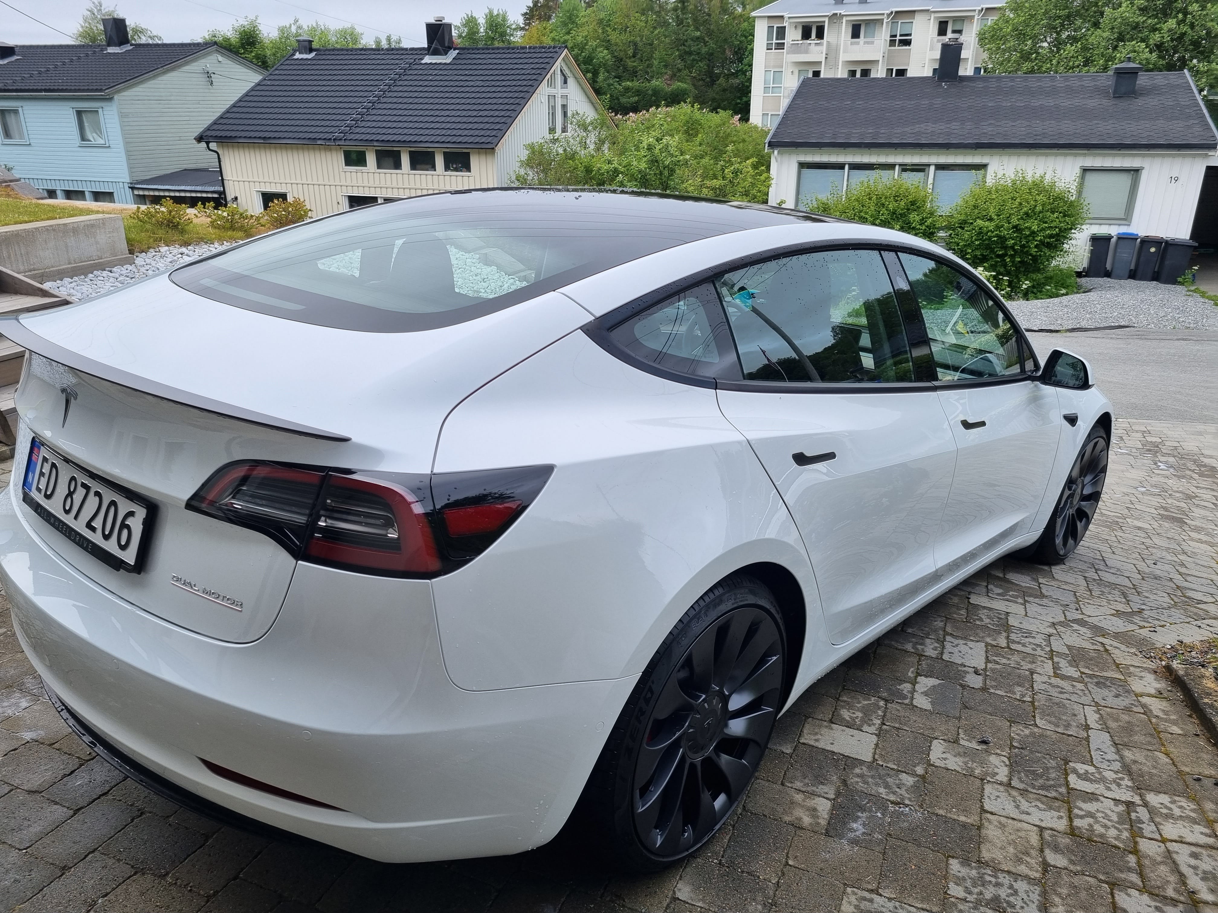 Tesla Model 3 Performance med GPS