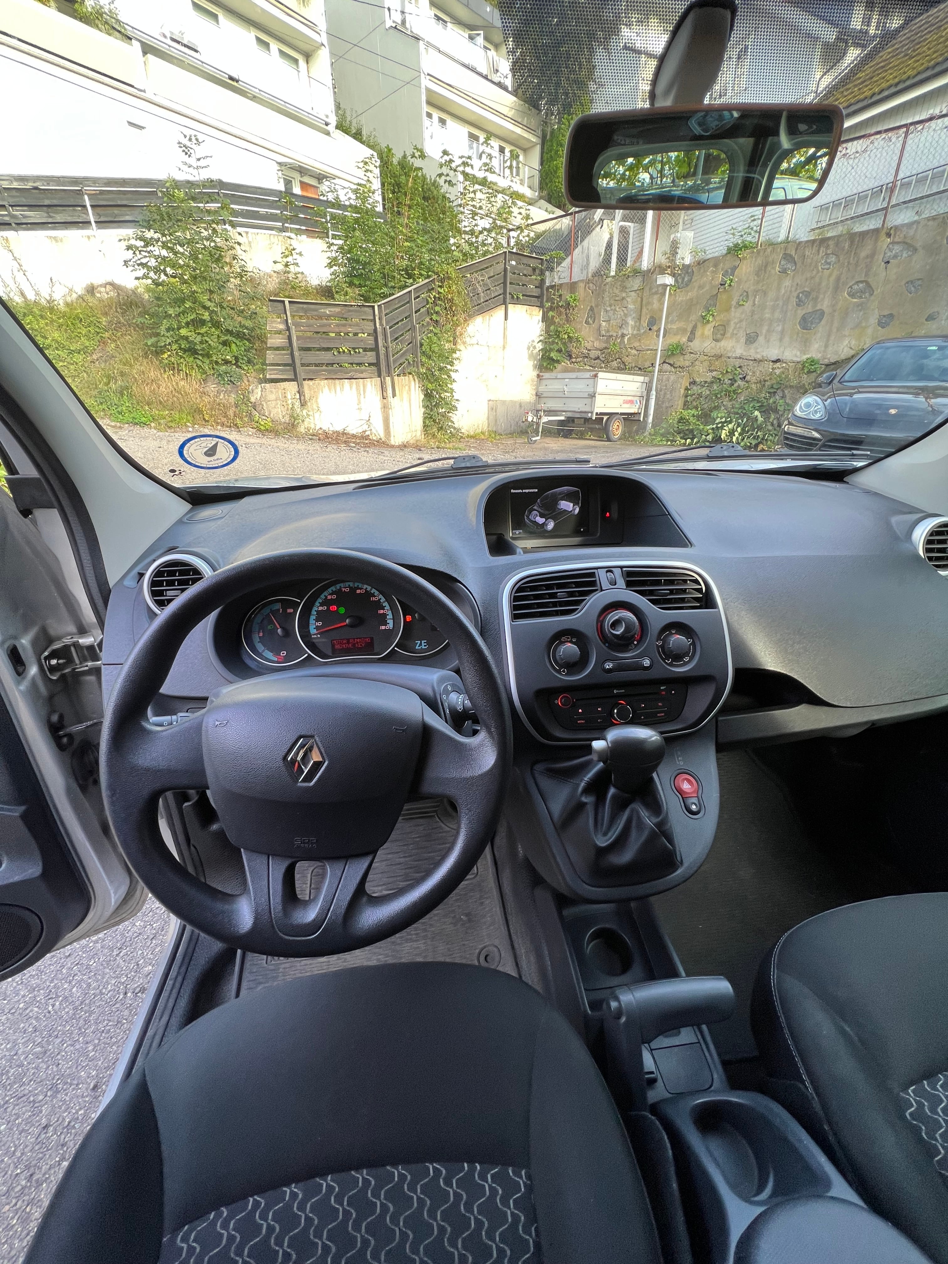 Renault Kangoo Express ZE med Bluetooth audio