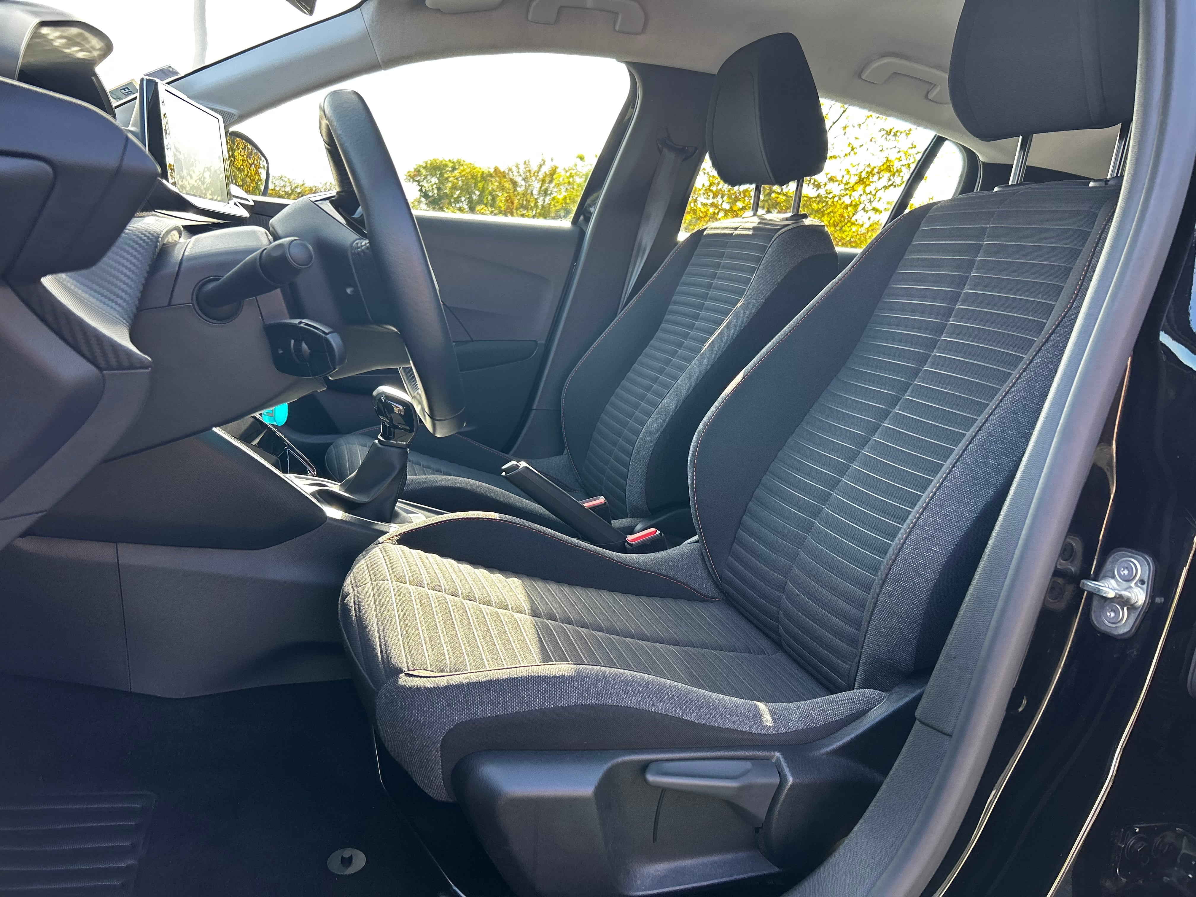 Peugeot 208 avec Apple CarPlay