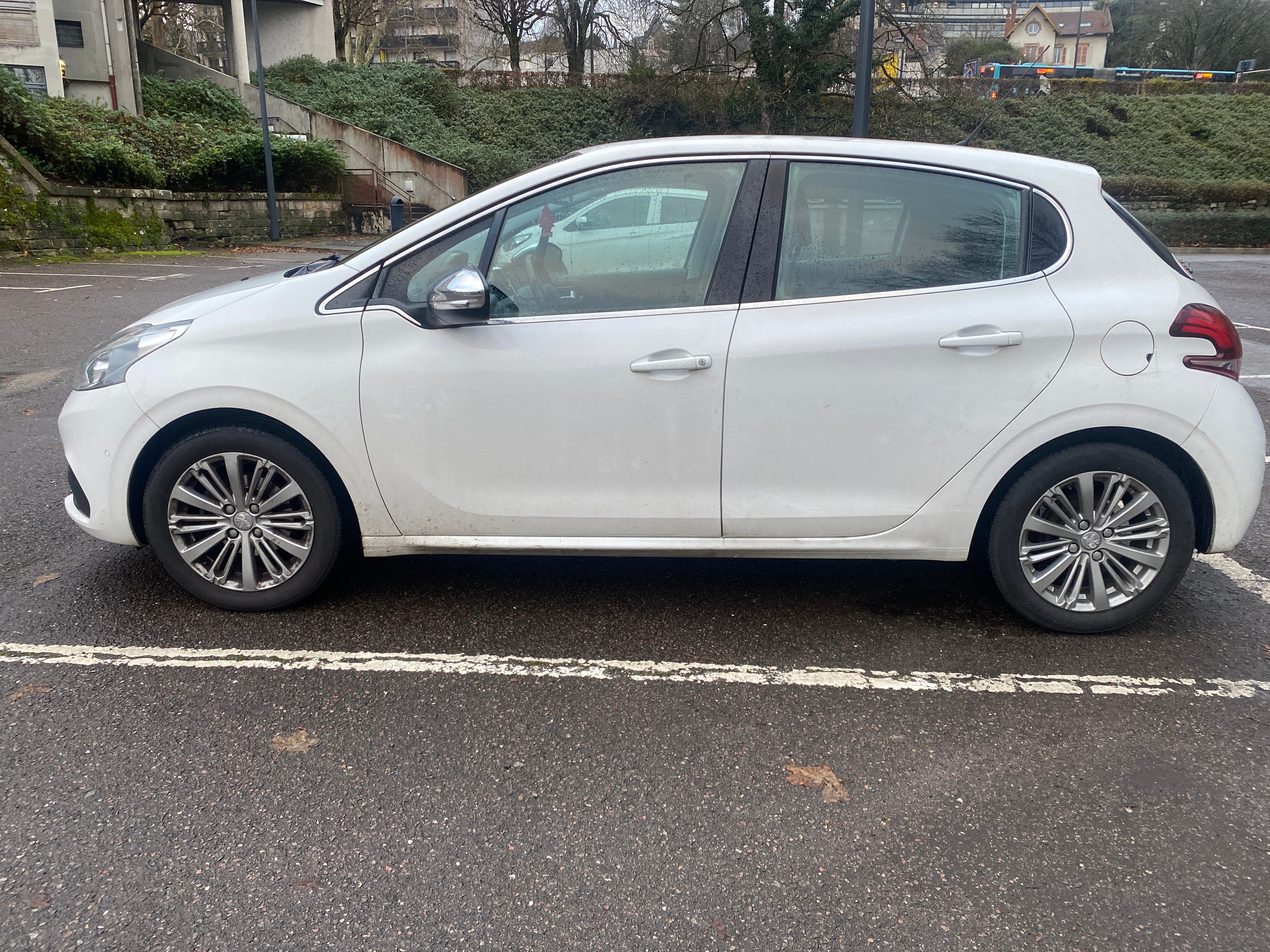 Peugeot 208 avec Climatisation