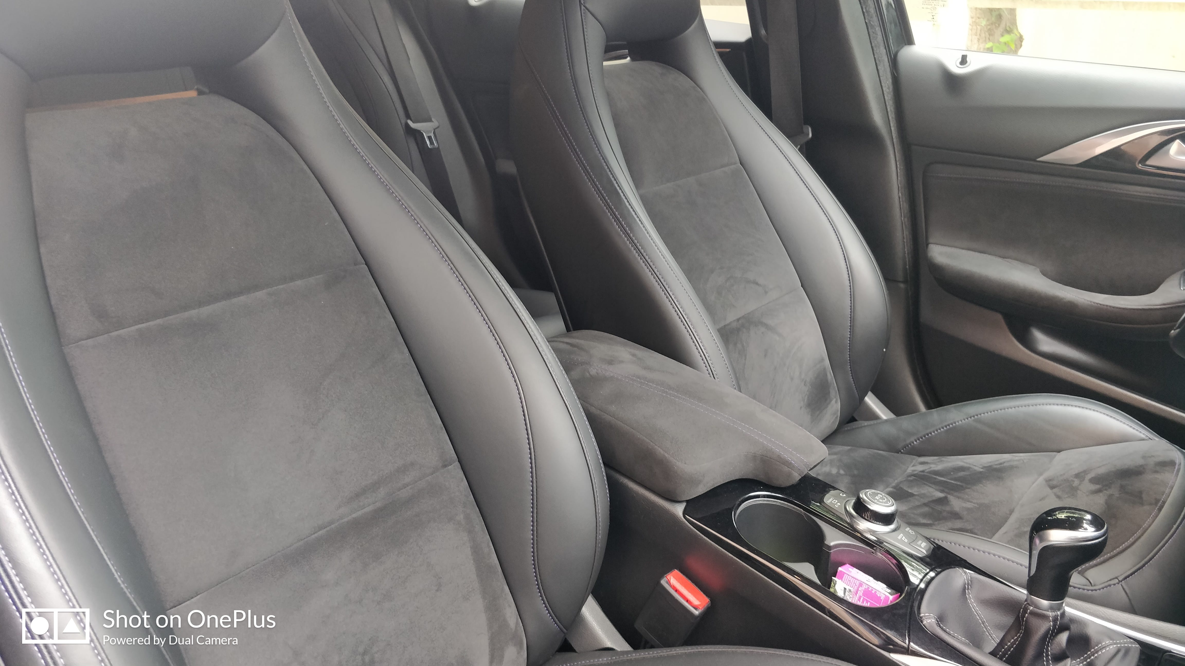 Infiniti Q30 avec Entrée audio / iPod