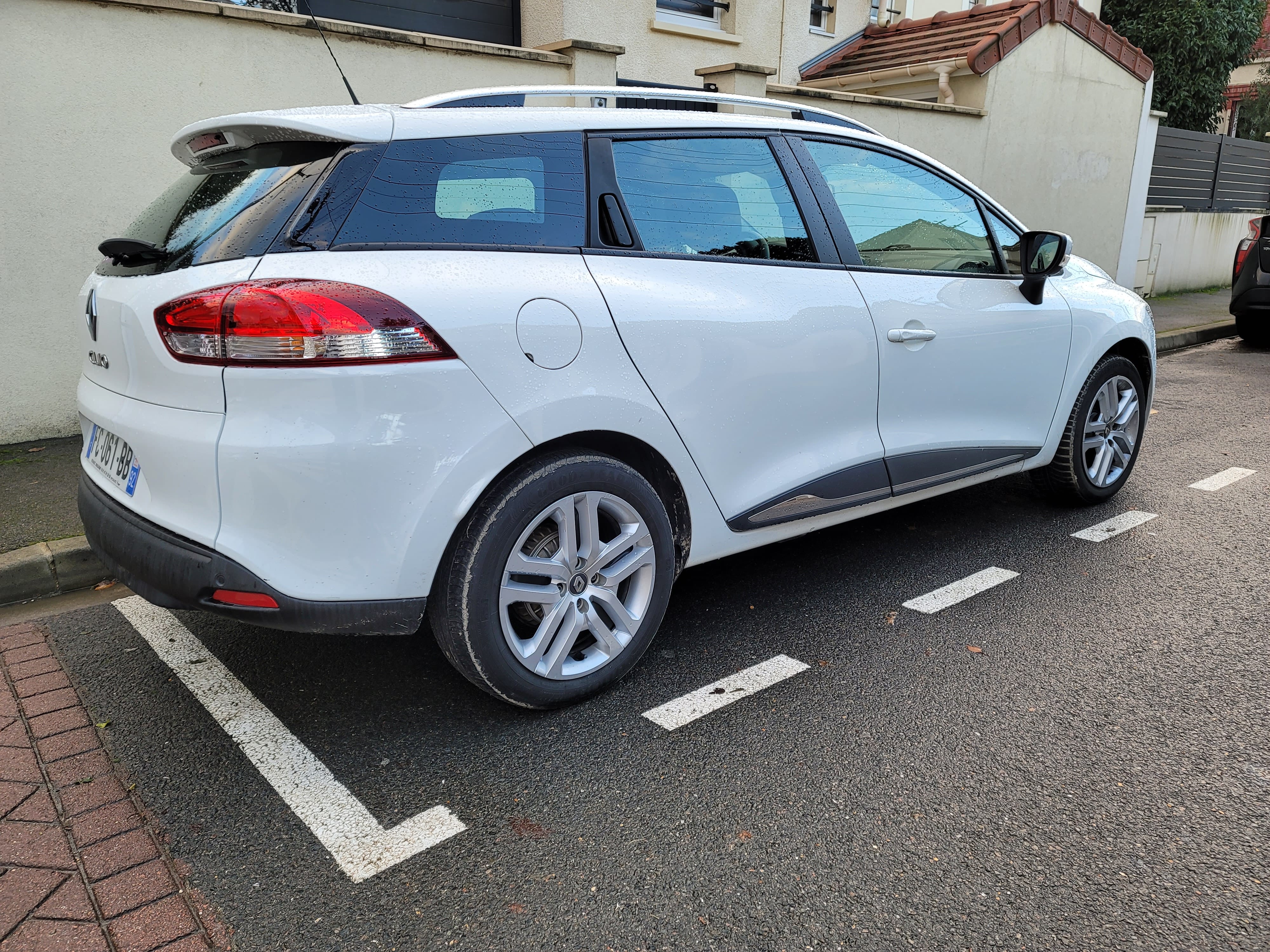 Renault Clio Estate  Athis-Mons - FC061BB avec GPS