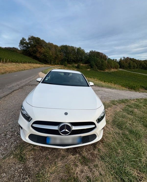 Mercedes-Benz CLA 180 with Bluetooth audio