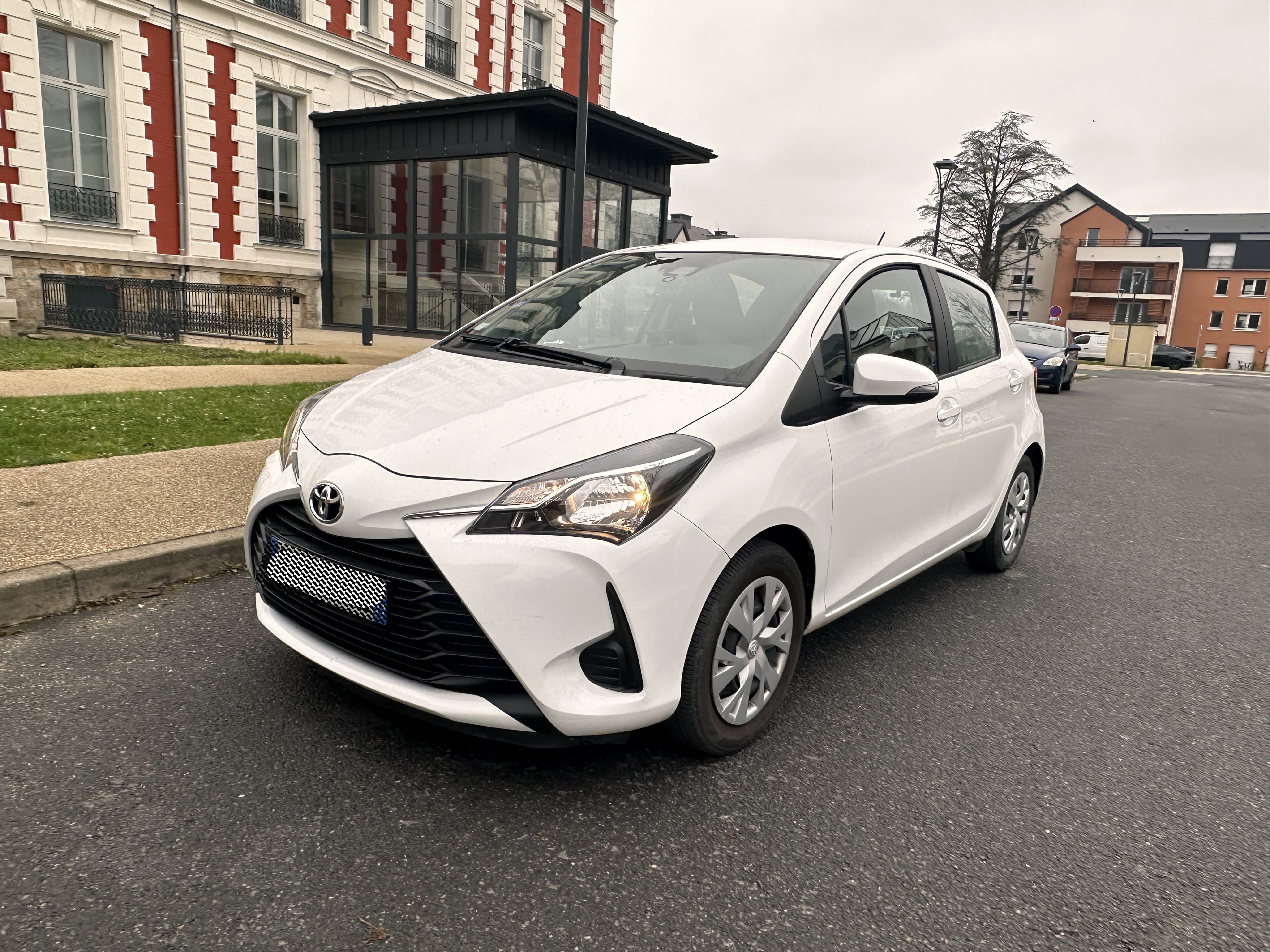 Toyota Yaris 5-Door L, 2019, Essence 95