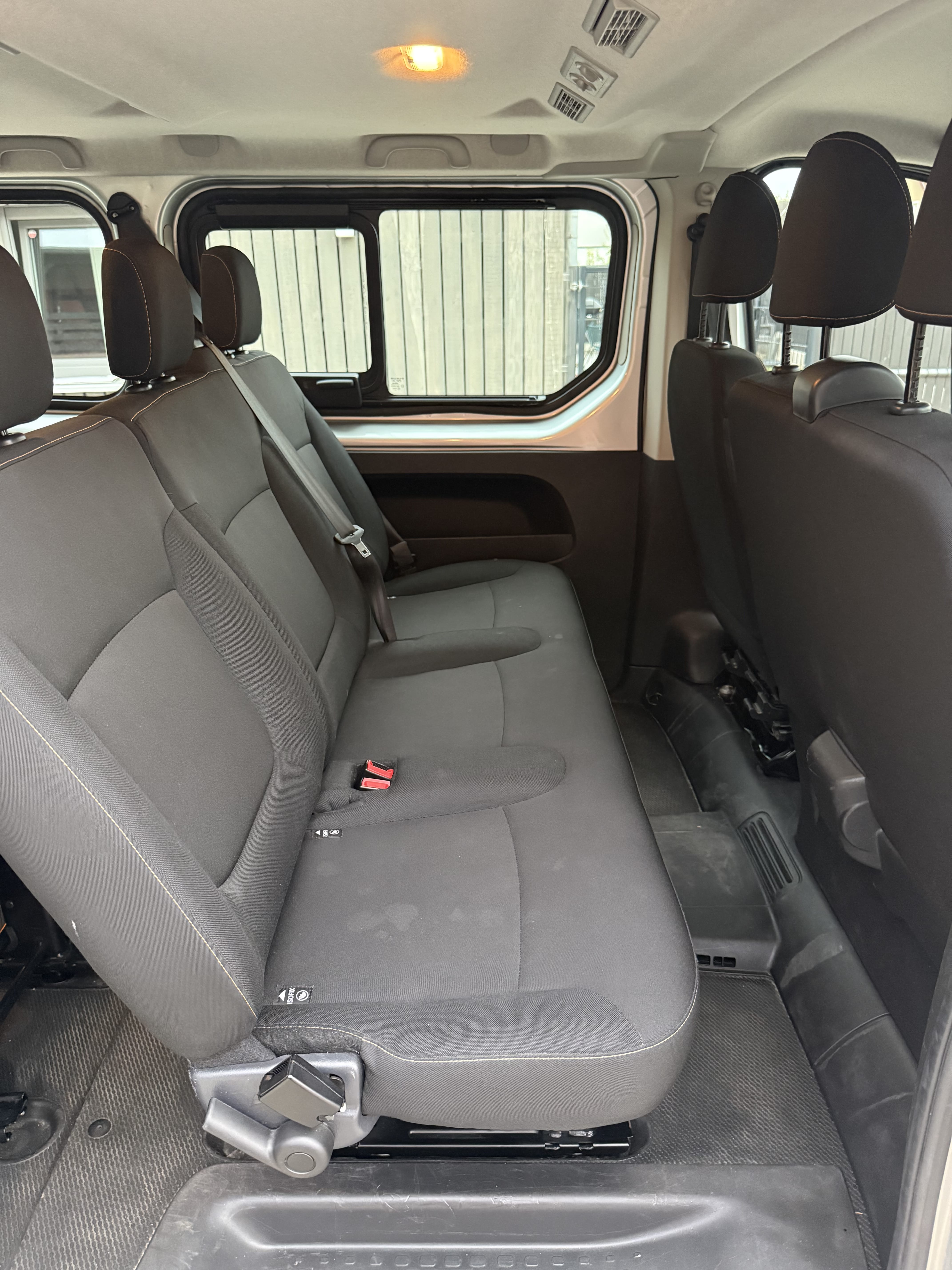 Renault Trafic Passenger 125ch 9 places GPS (vignette suisse 2025) avec Audio Bluetooth