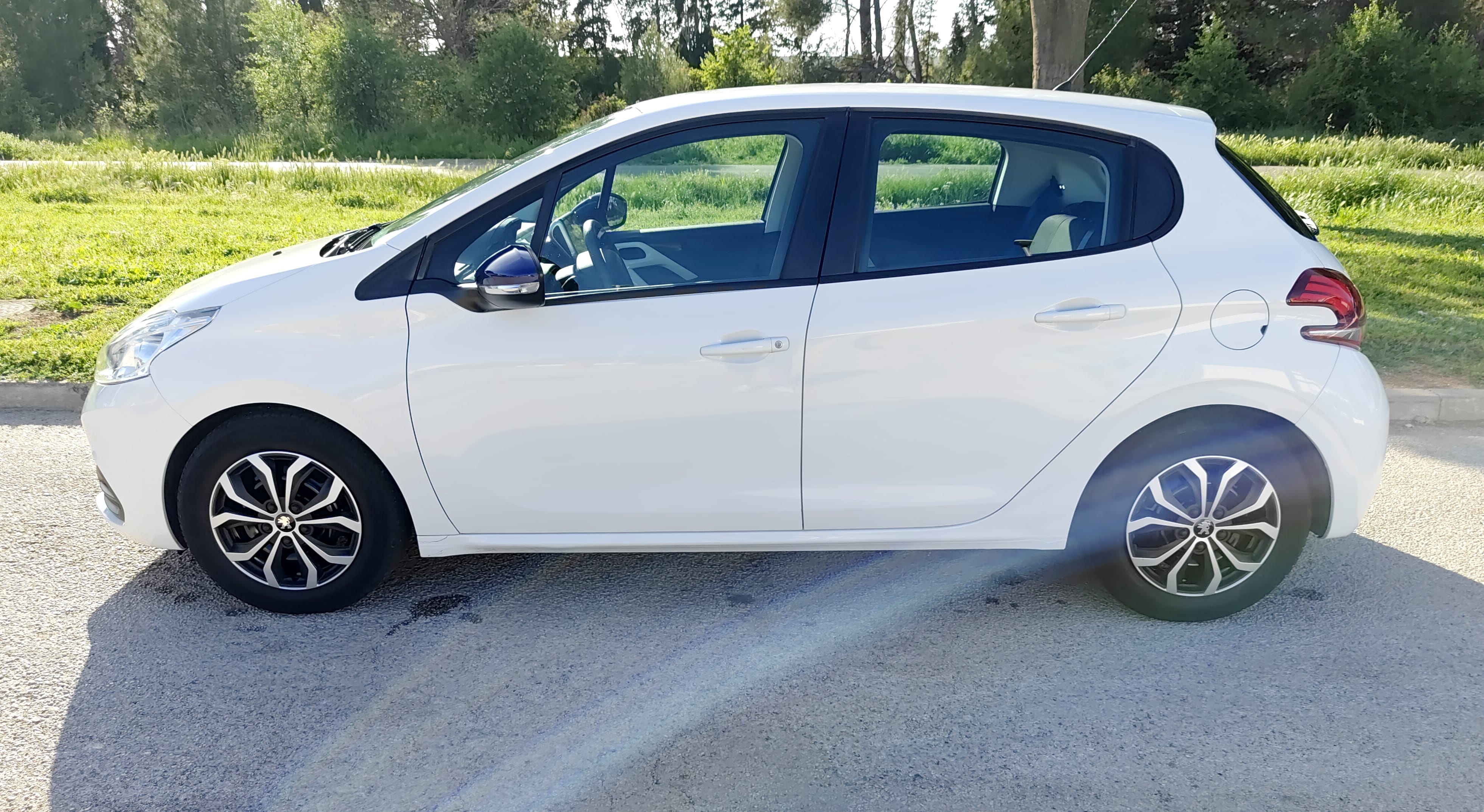 Peugeot 208 with Air conditioning