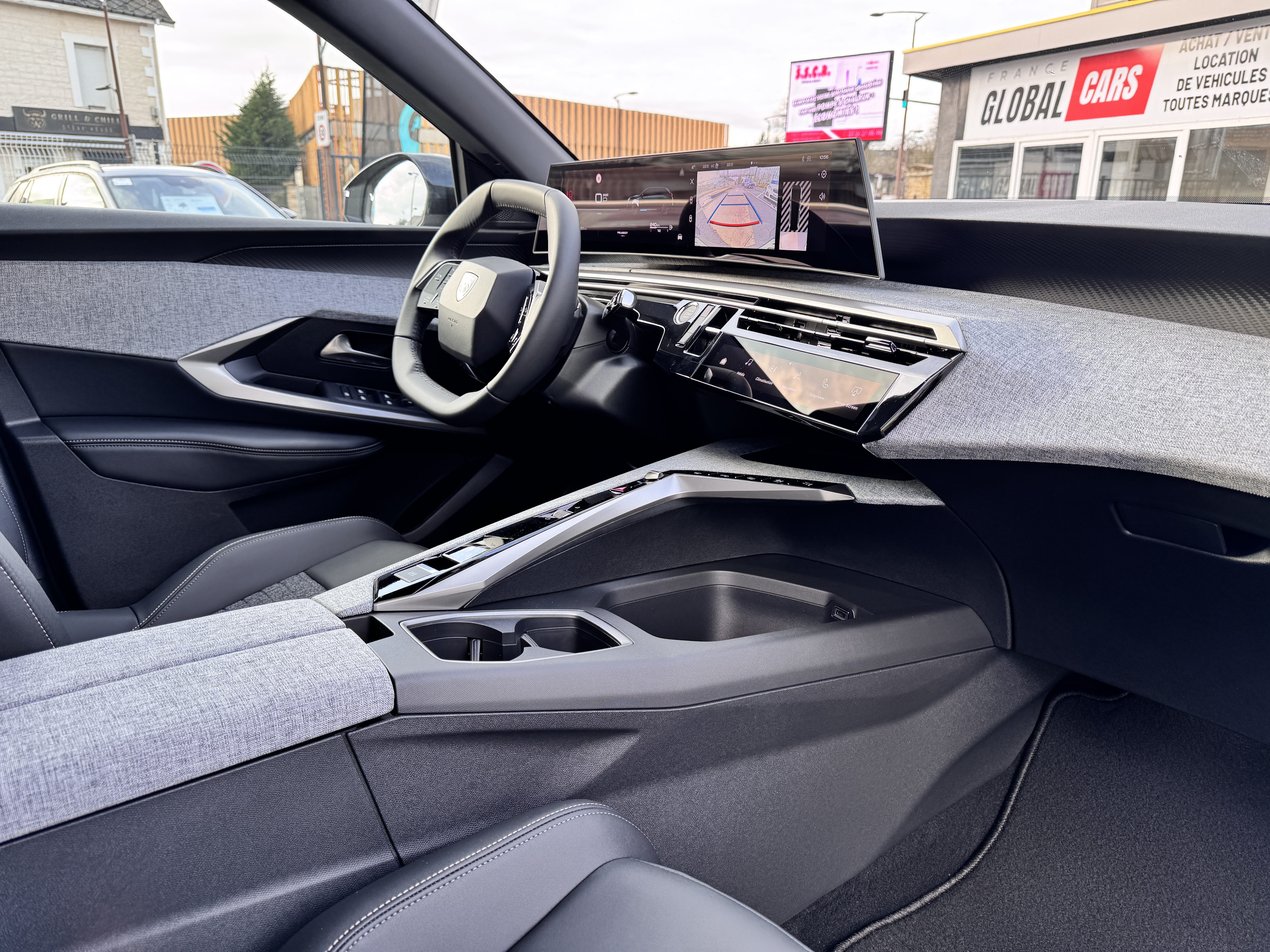 Peugeot 5008 avec GPS