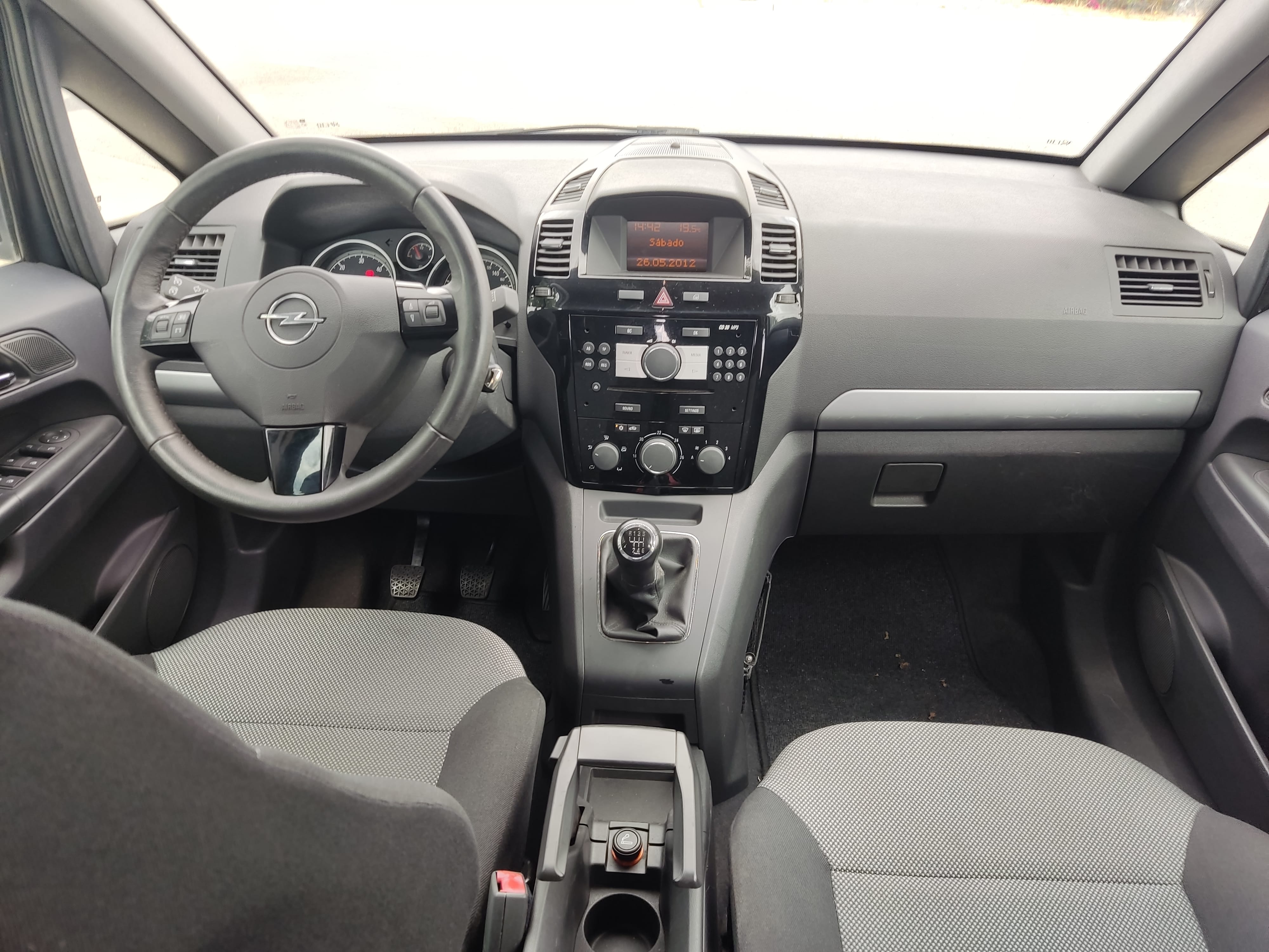 Opel Zafira CDTI mit Autoradio