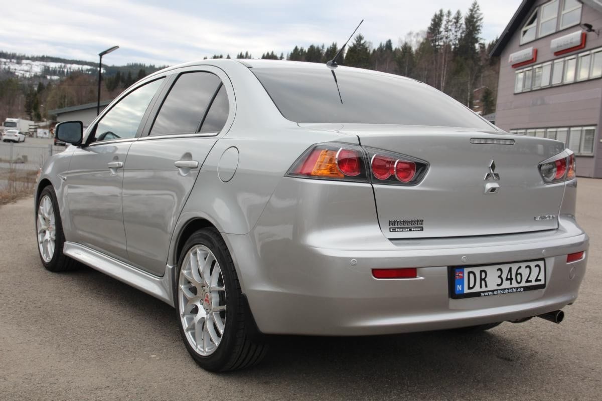 Mitsubishi Lancer with Baby seat