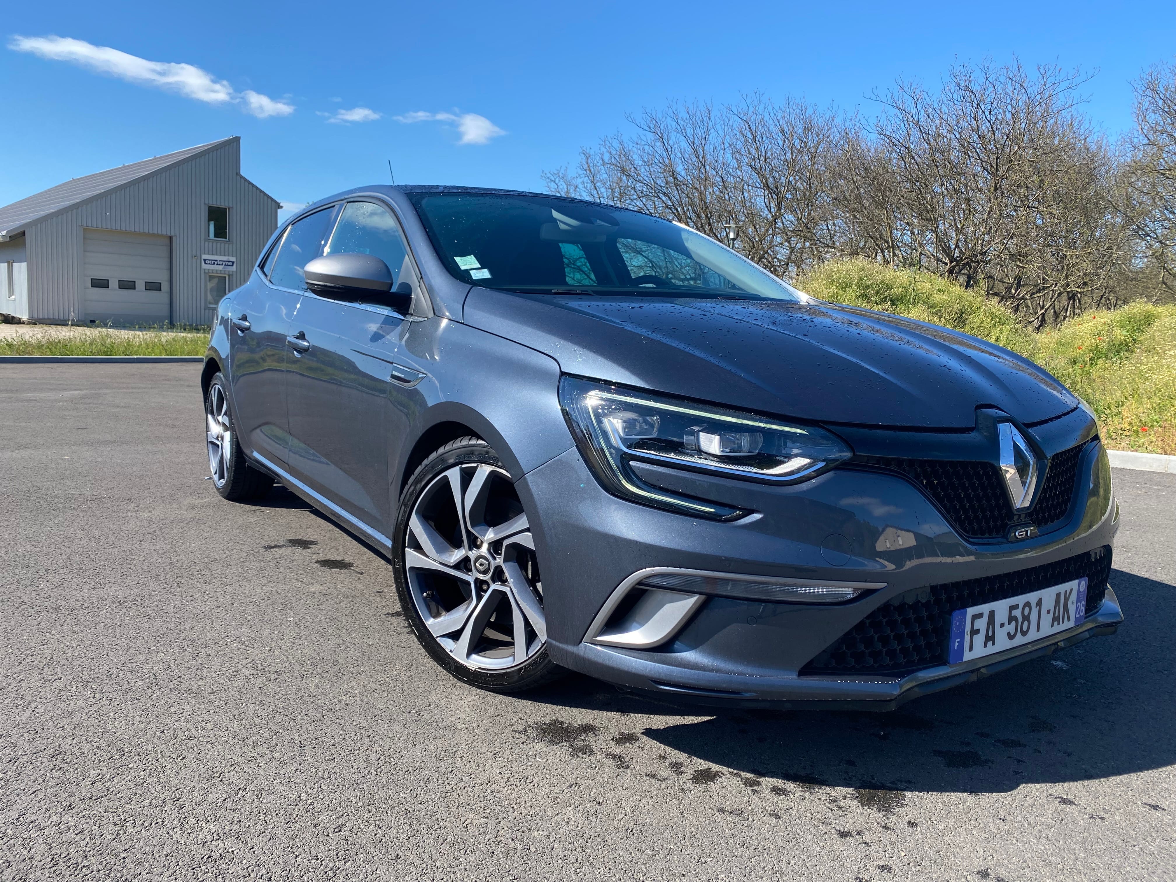 Renault Mégane GT 205cv avec Dashcam