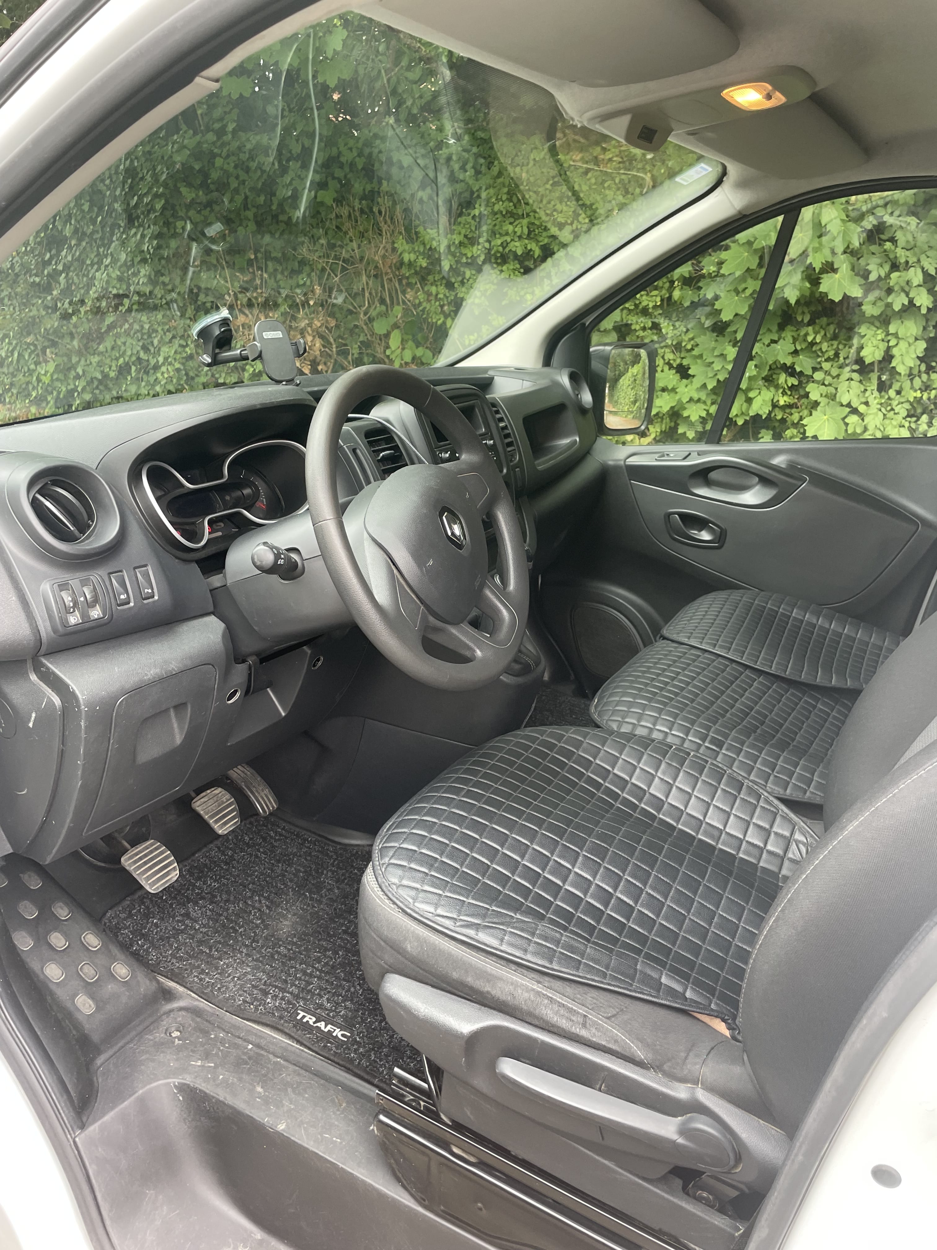 Renault Trafic L2H1 (6m3) met Audio- / iPod-ingang