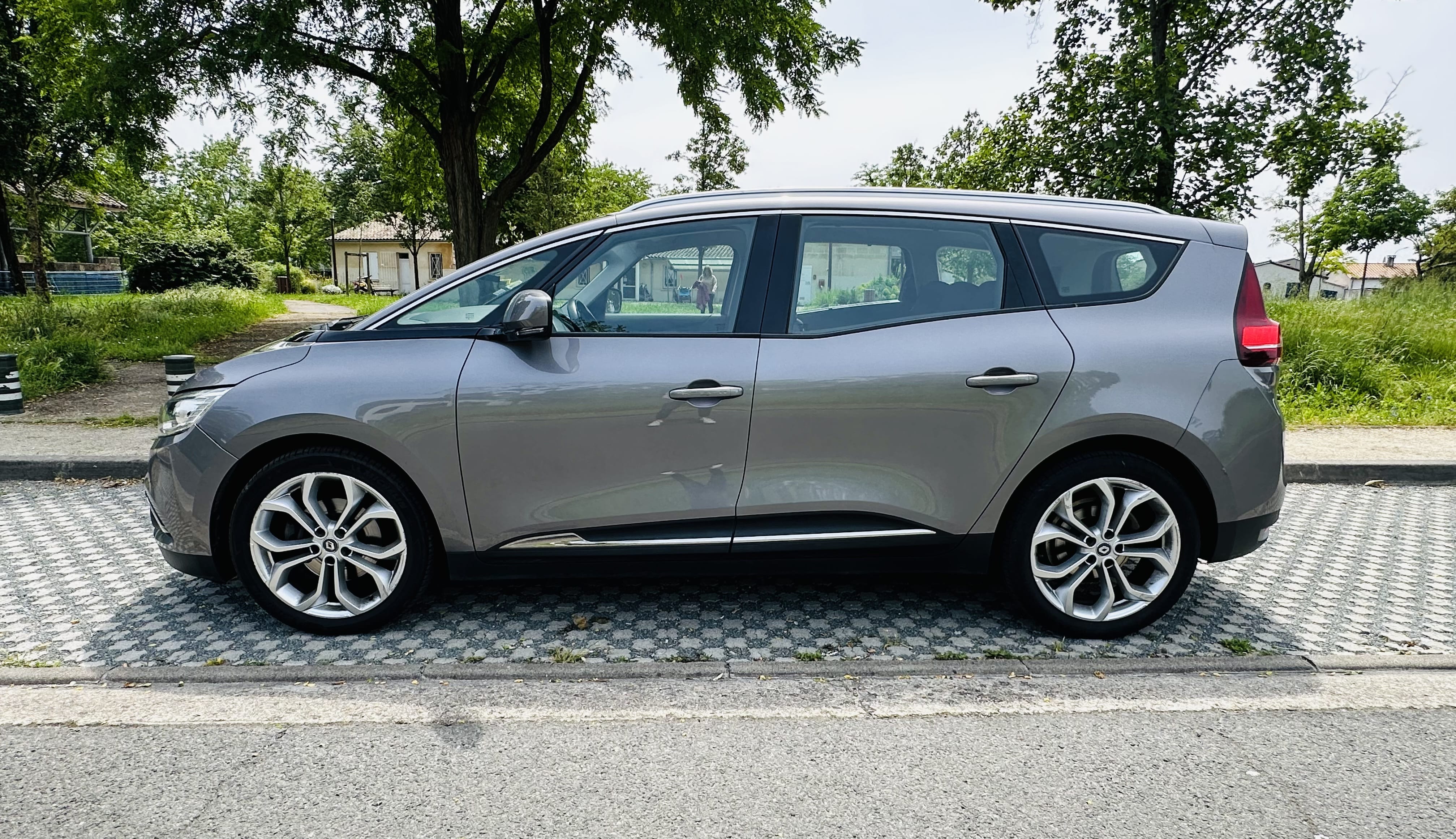 Renault Grand Scenic 110 cv con Aire acondicionado