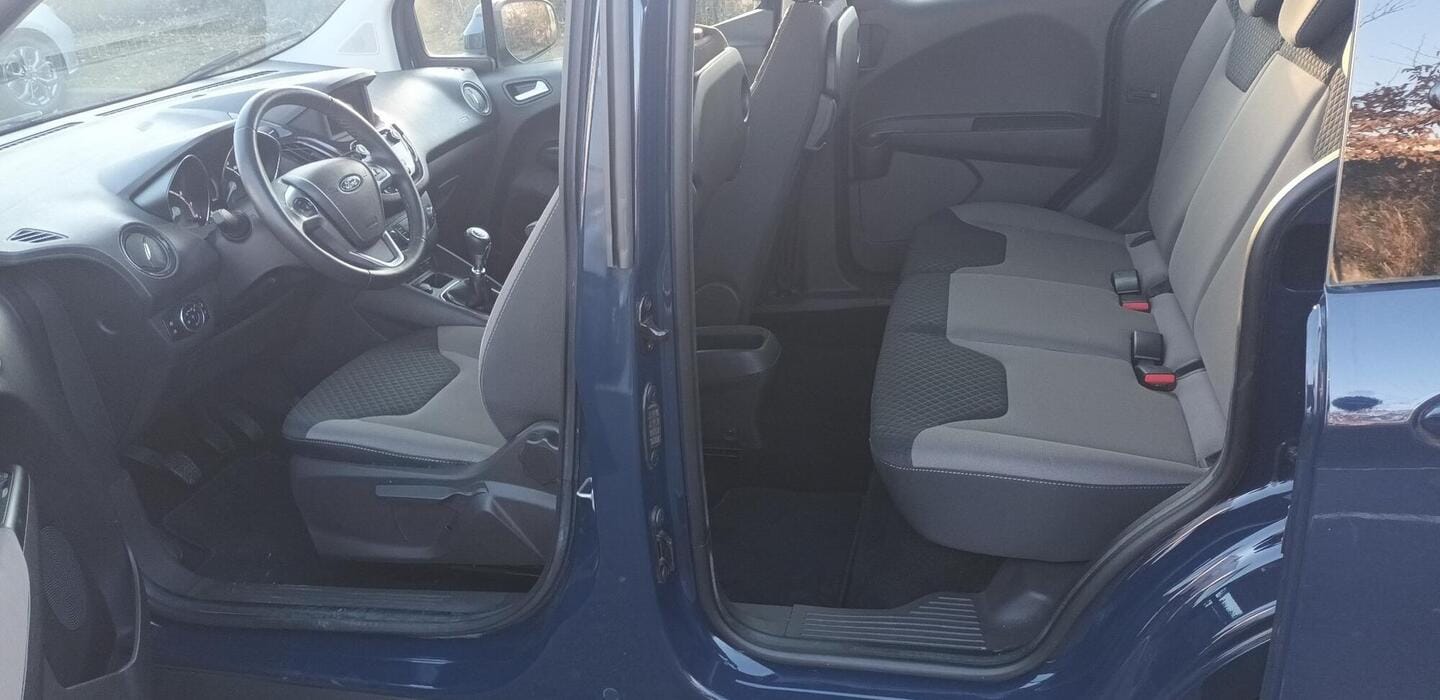 Ford Courier avec Audio Bluetooth