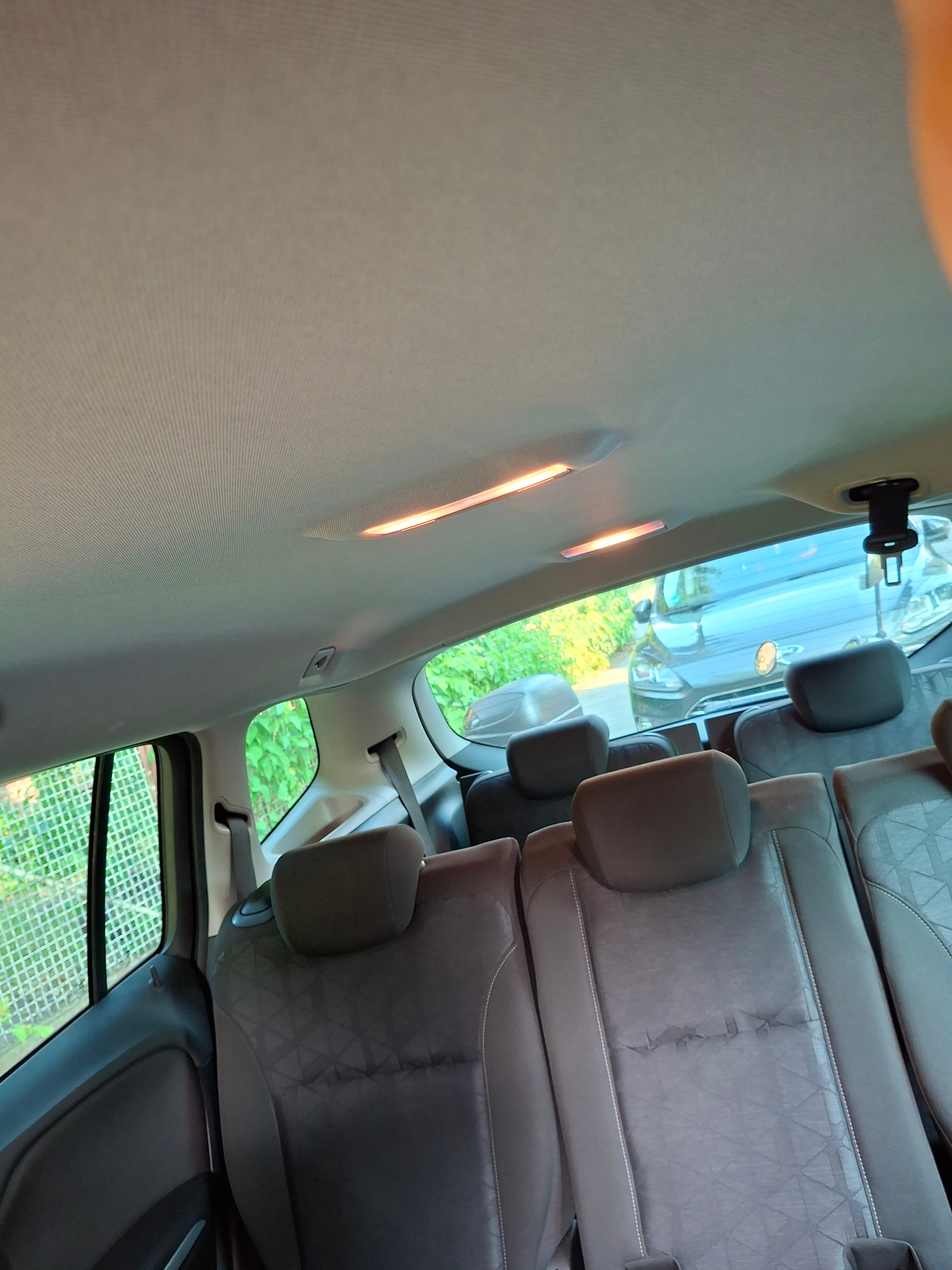 Opel Zafira mit Autoradio