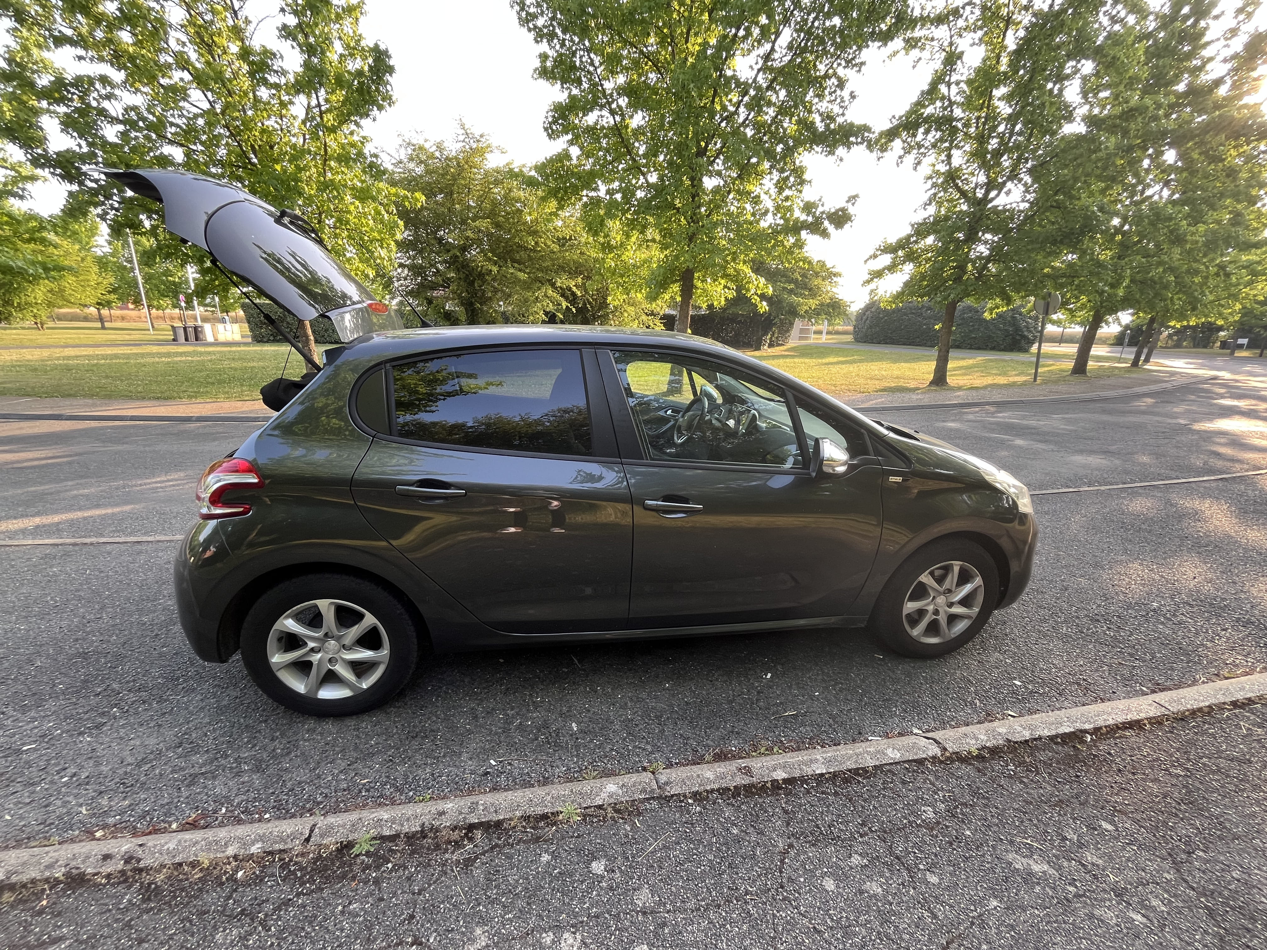 Peugeot 208 avec Android Auto