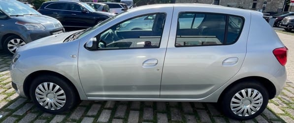 Dacia Sandero Essential 1.2L Essence et SuperEthanol E85 - climatisation - Apple CarPlay et Android Auto avec Climatisation