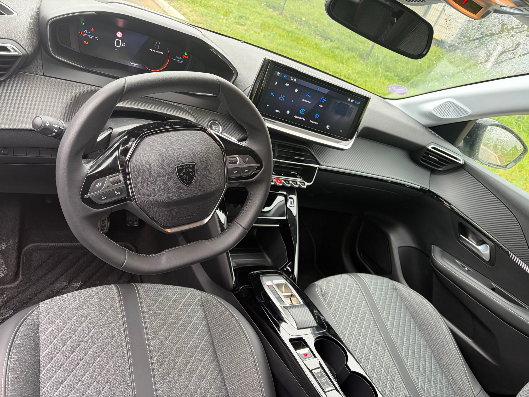 Peugeot 208 avec GPS