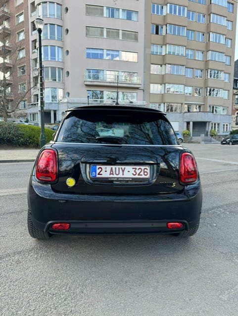 Mini Cooper SE met GPS