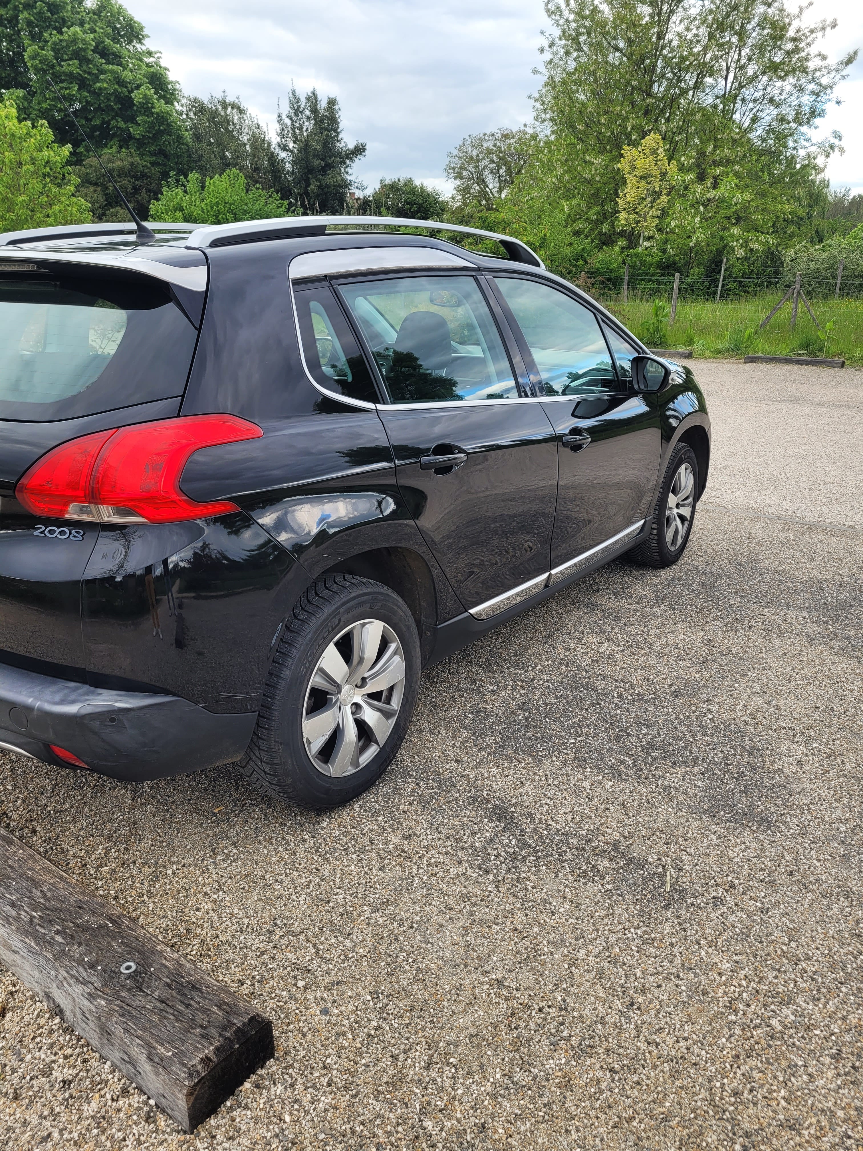 Peugeot 2008 avec Entrée audio / iPod