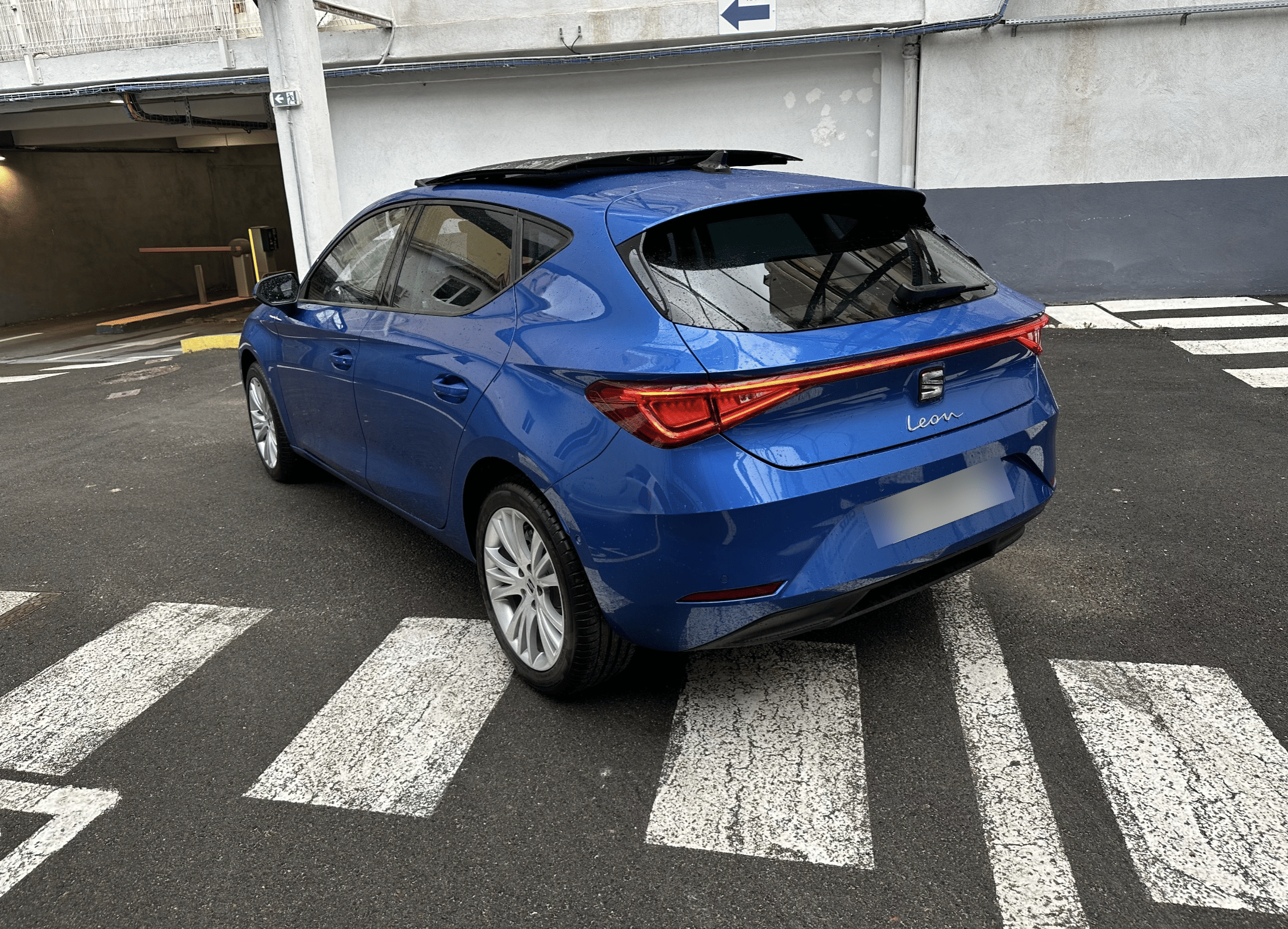 Seat Leon NEUVE BOÎTE AUTO ET TOIT PANO con GPS