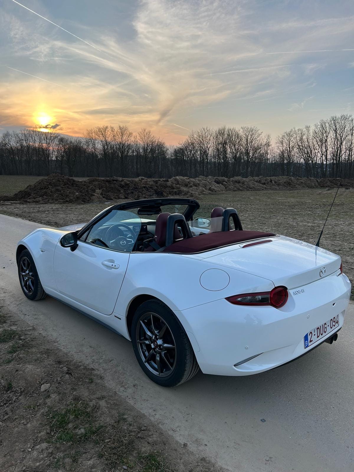 Mazda MX-5 Miata 100th Anniversary met GPS