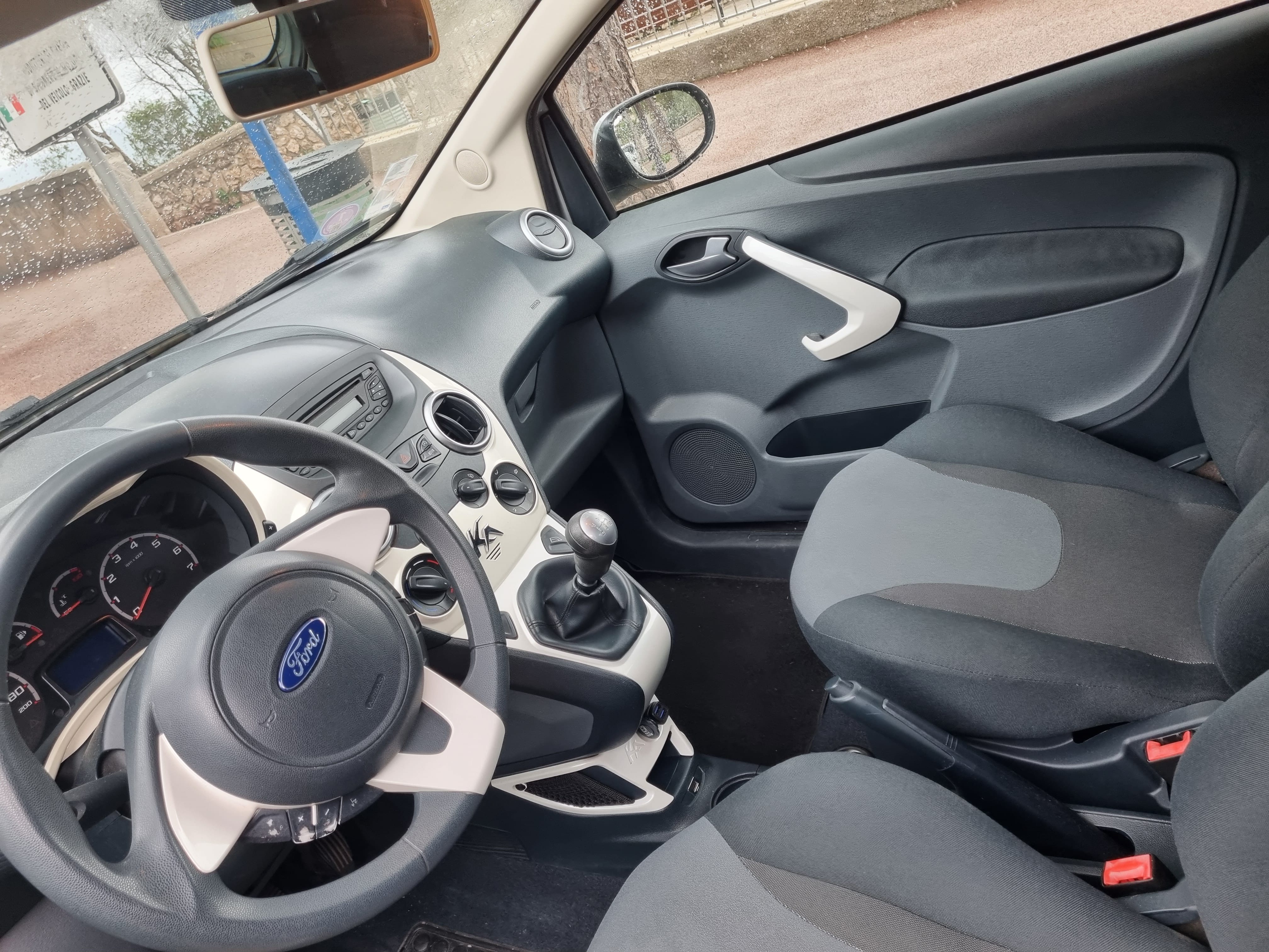Ford Ka Clim, chargeur USB, super 95, avec Port USB