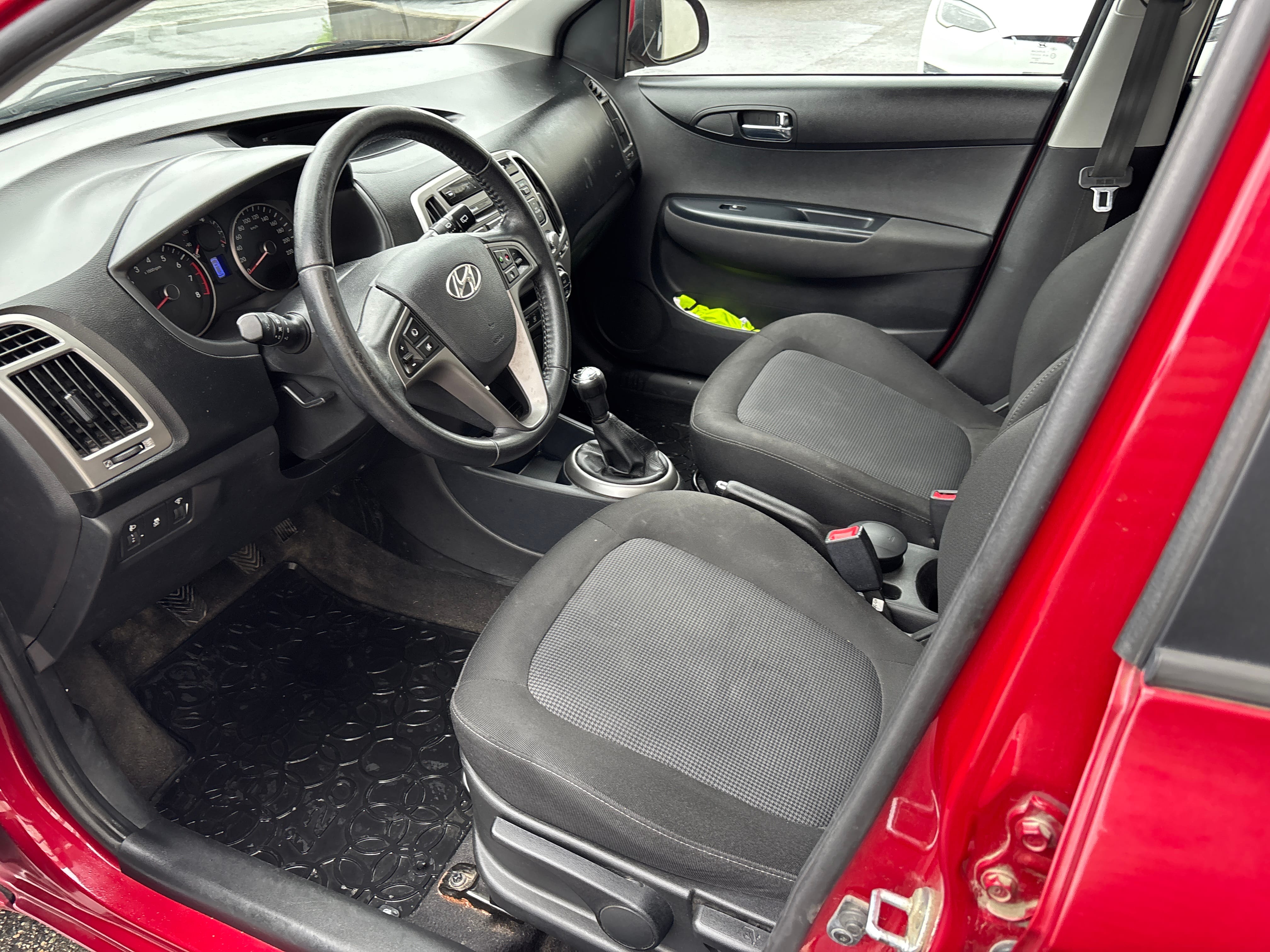 Hyundai i20 Rød 5 seter
