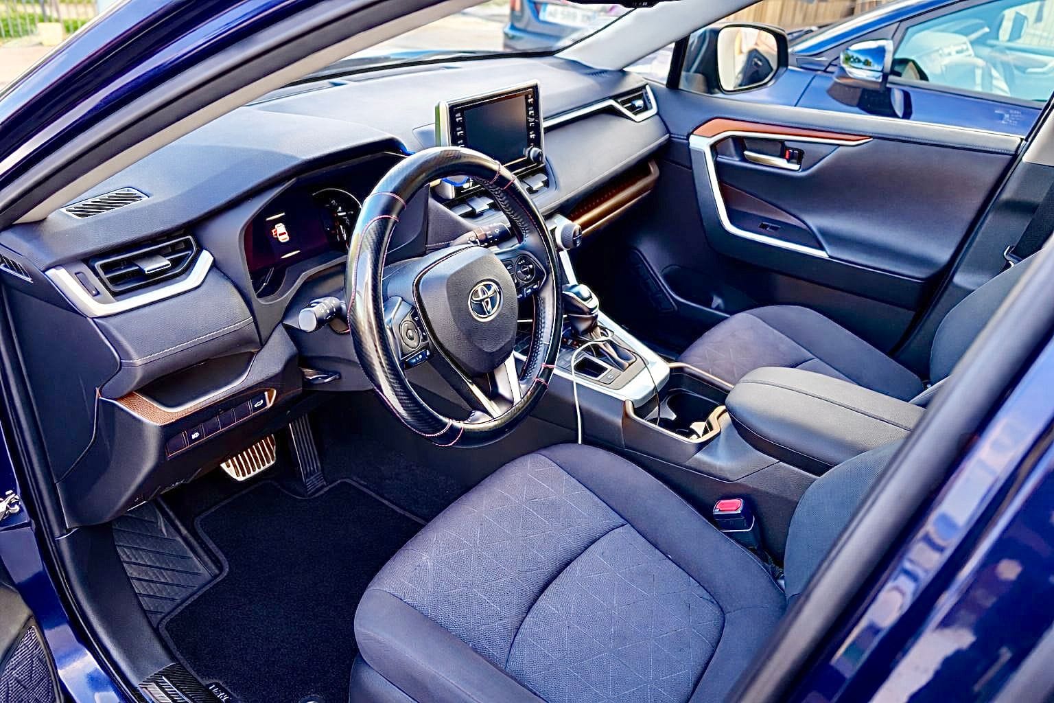 Toyota Rav4 Hybride 2.5 avec Siège bébé