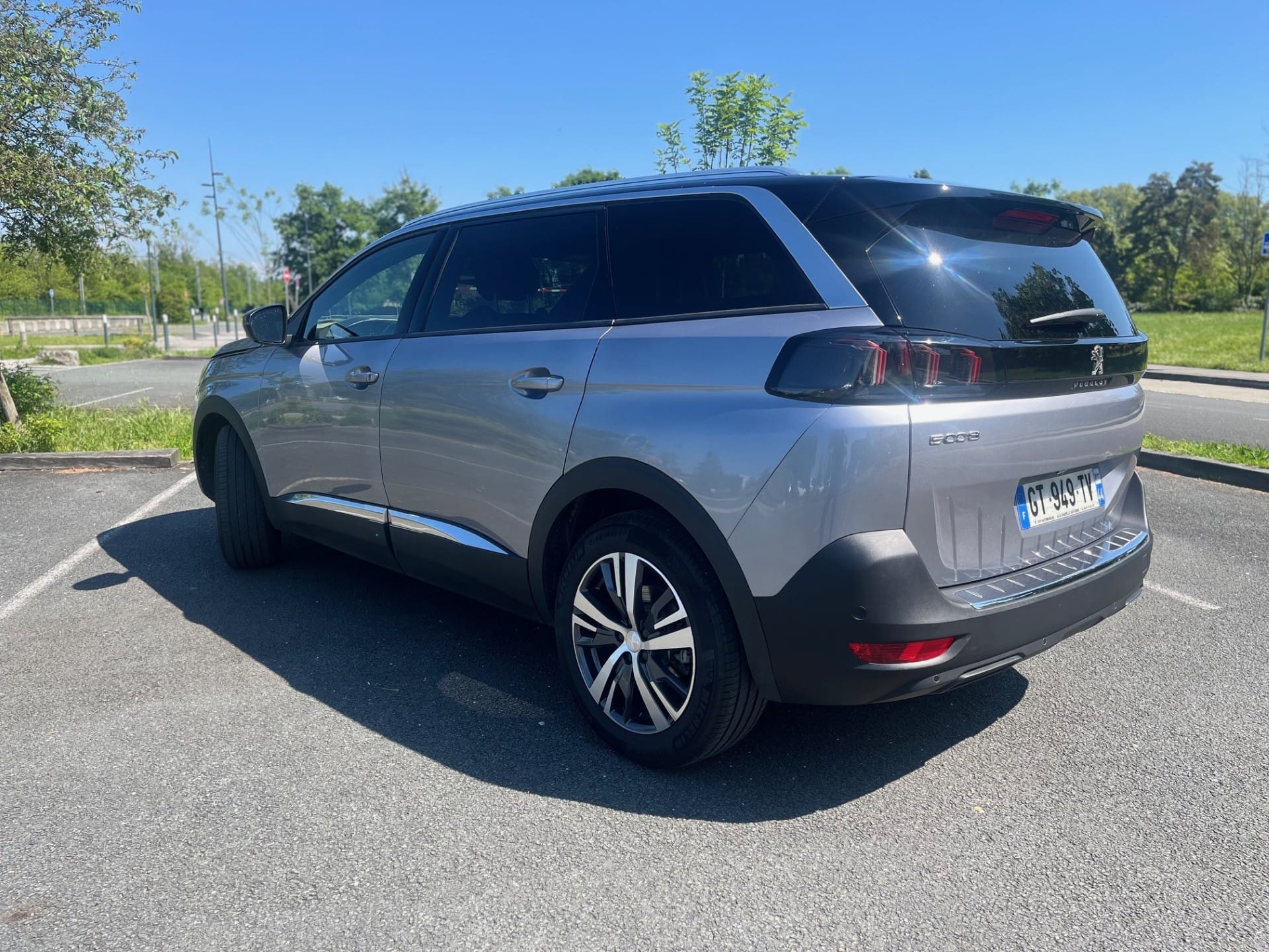 Peugeot 5008 avec GPS