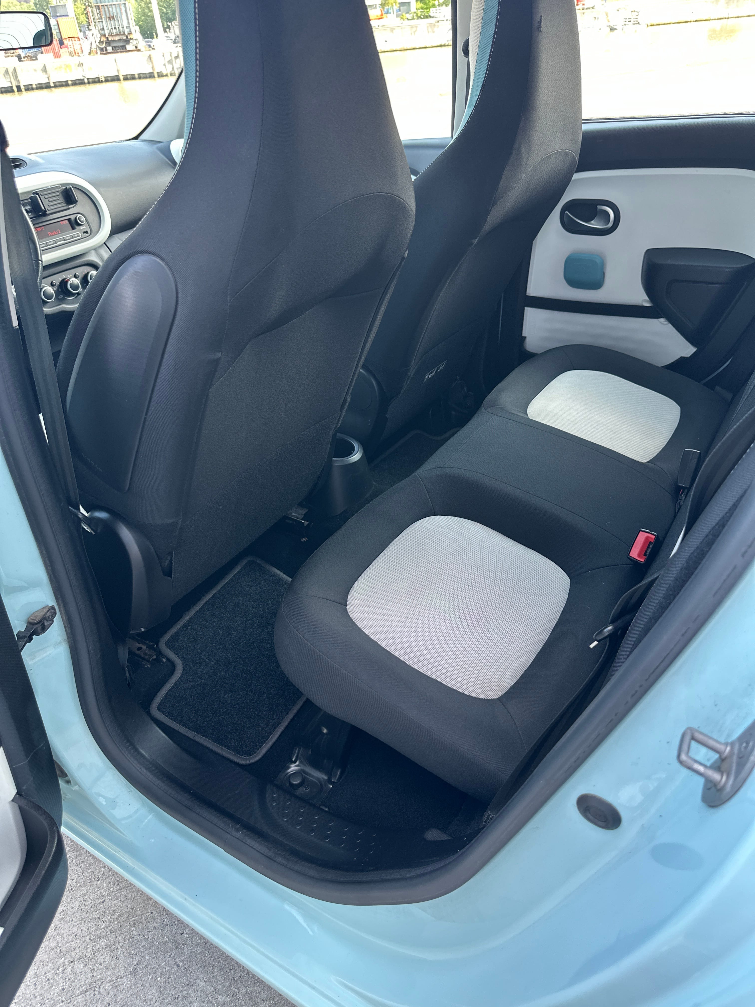 Renault Twingo III  Économique, Pratique et Facile à Conduire avec Entrée audio / iPod