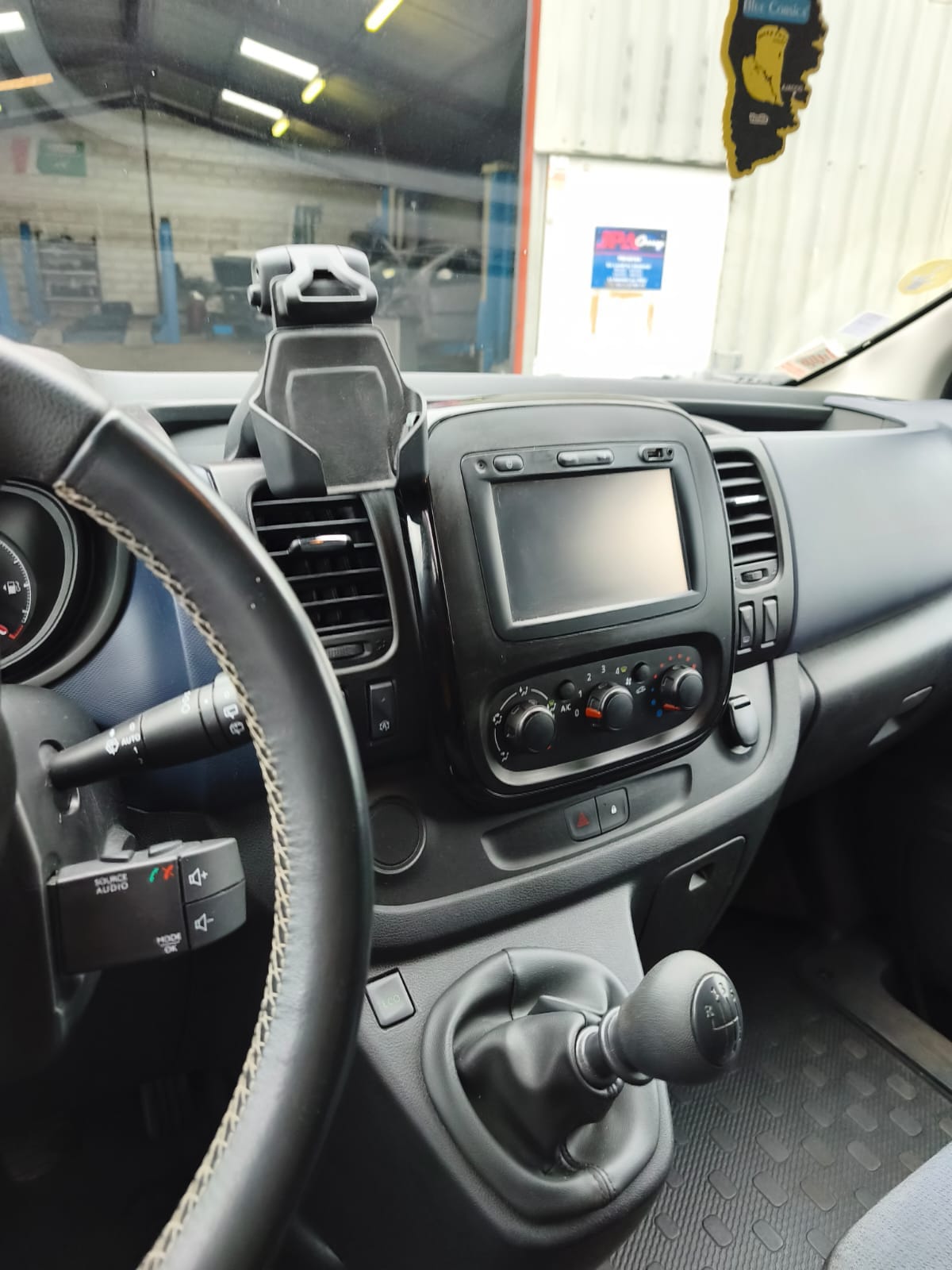 Opel Vivaro Combi avec Android Auto
