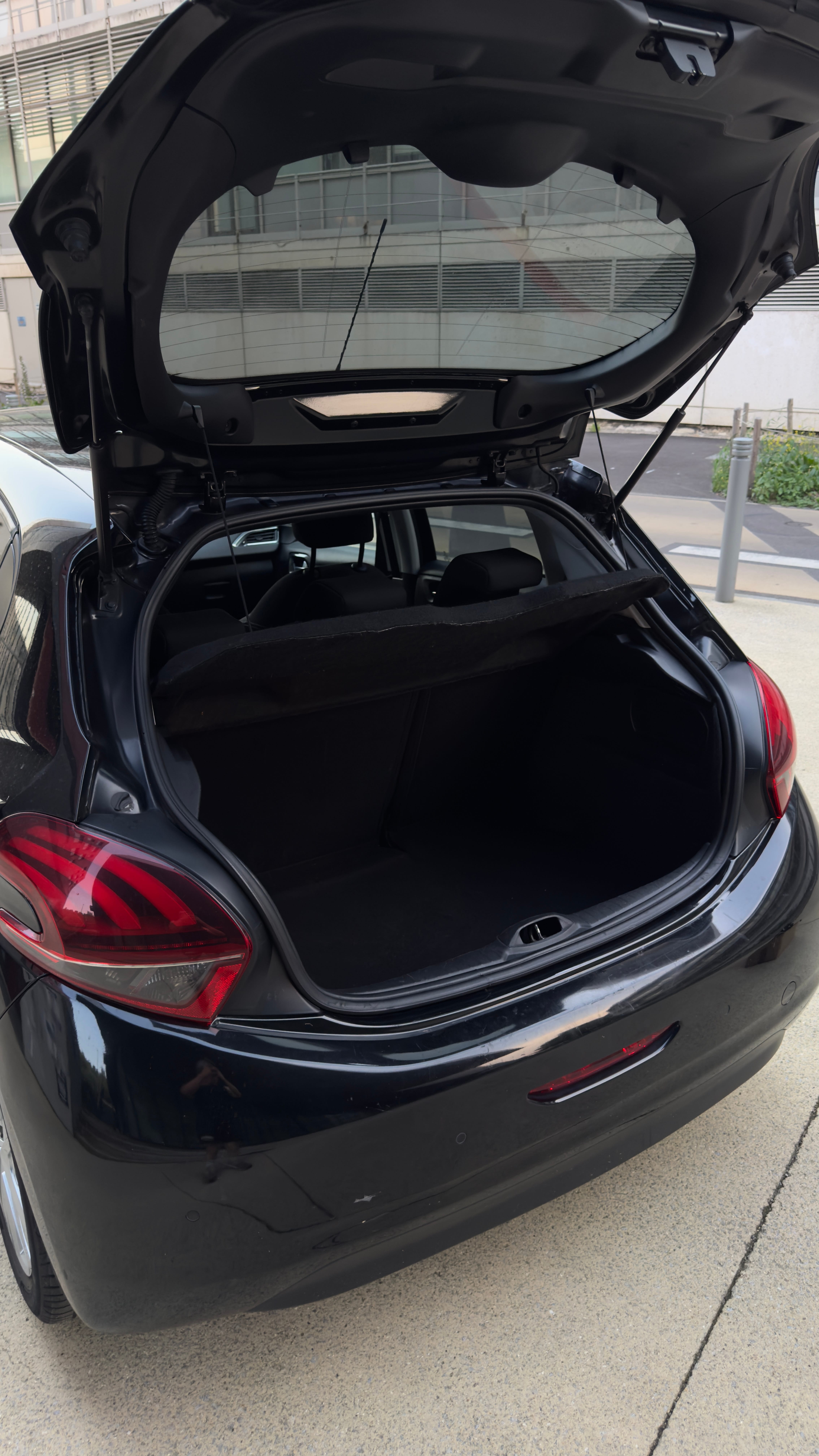 Peugeot 208 avec Autoradio