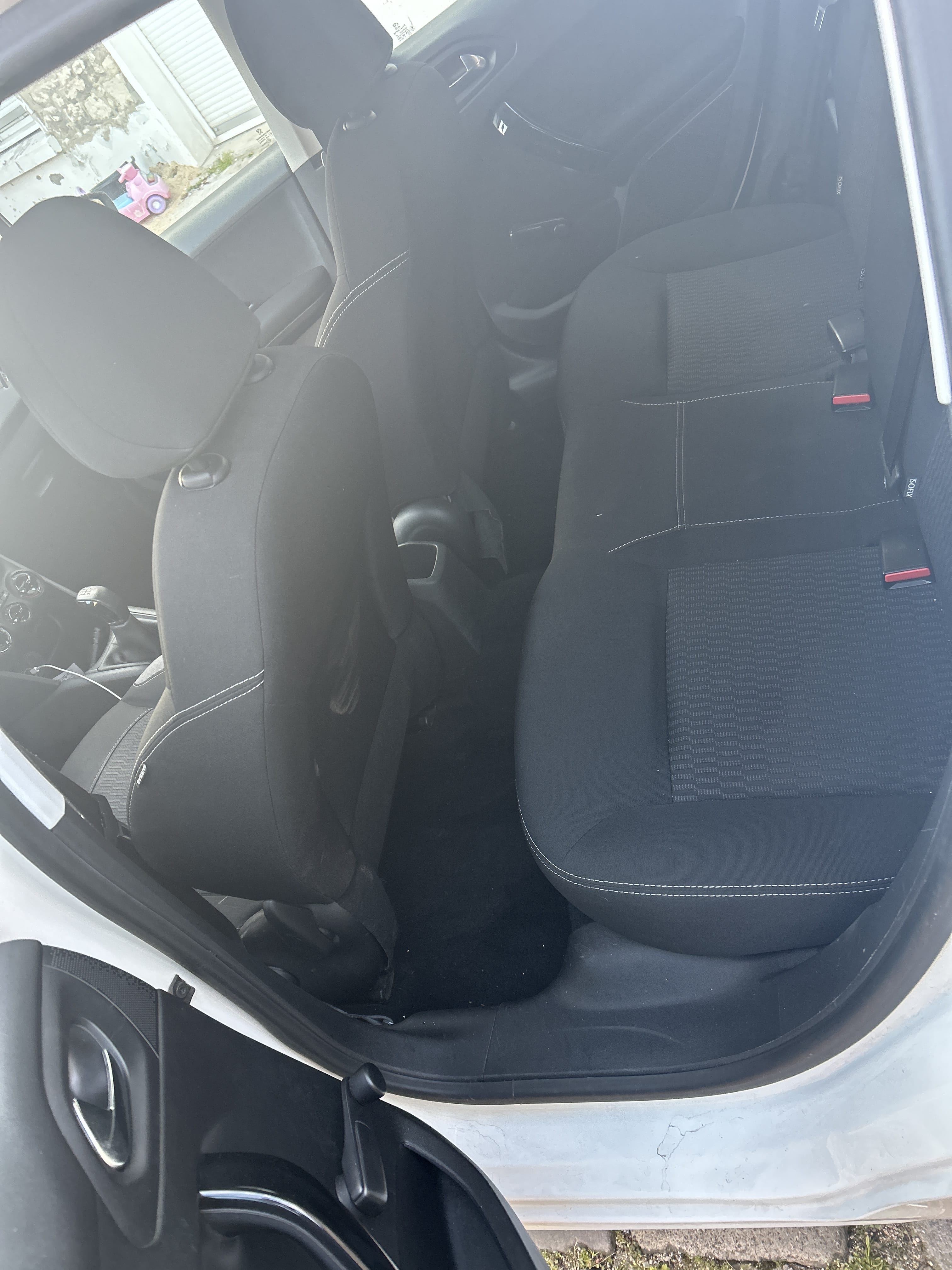 Peugeot 208 avec Autoradio