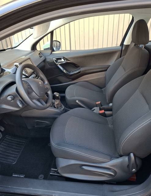 Peugeot 208 avec GPS