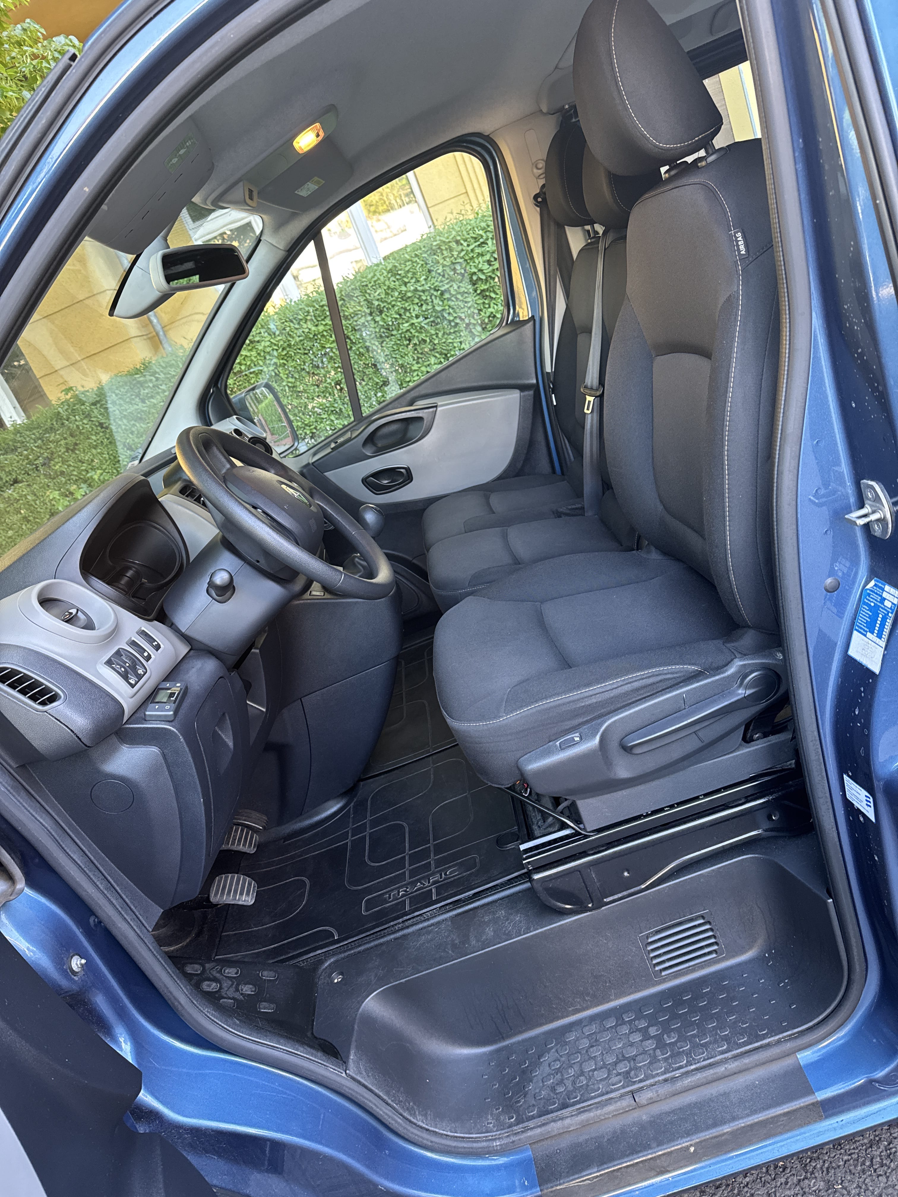 Renault Trafic Passenger mit Bluetooth-Audio