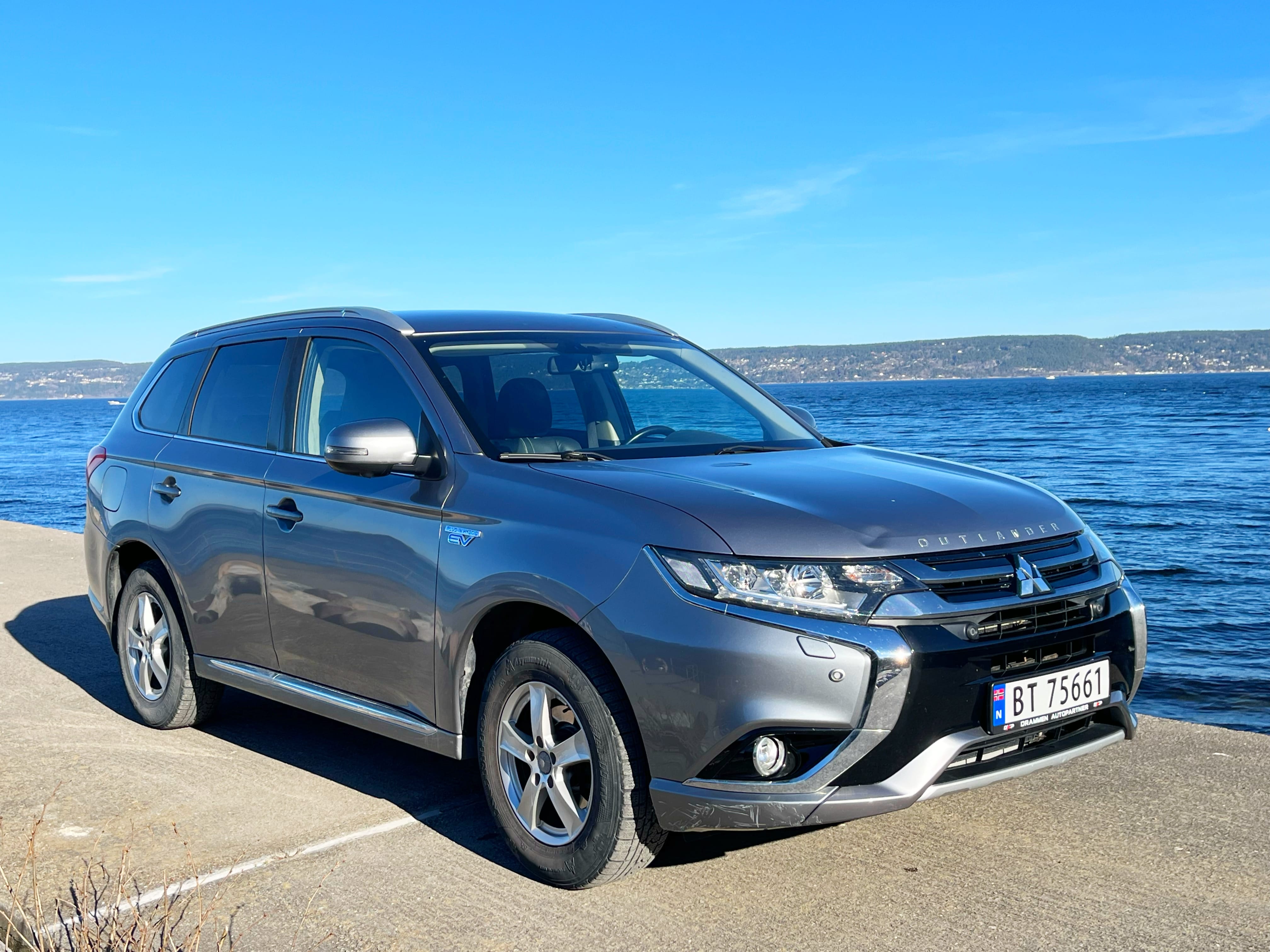 Mitsubishi Outlander Hybrid med Aircondition