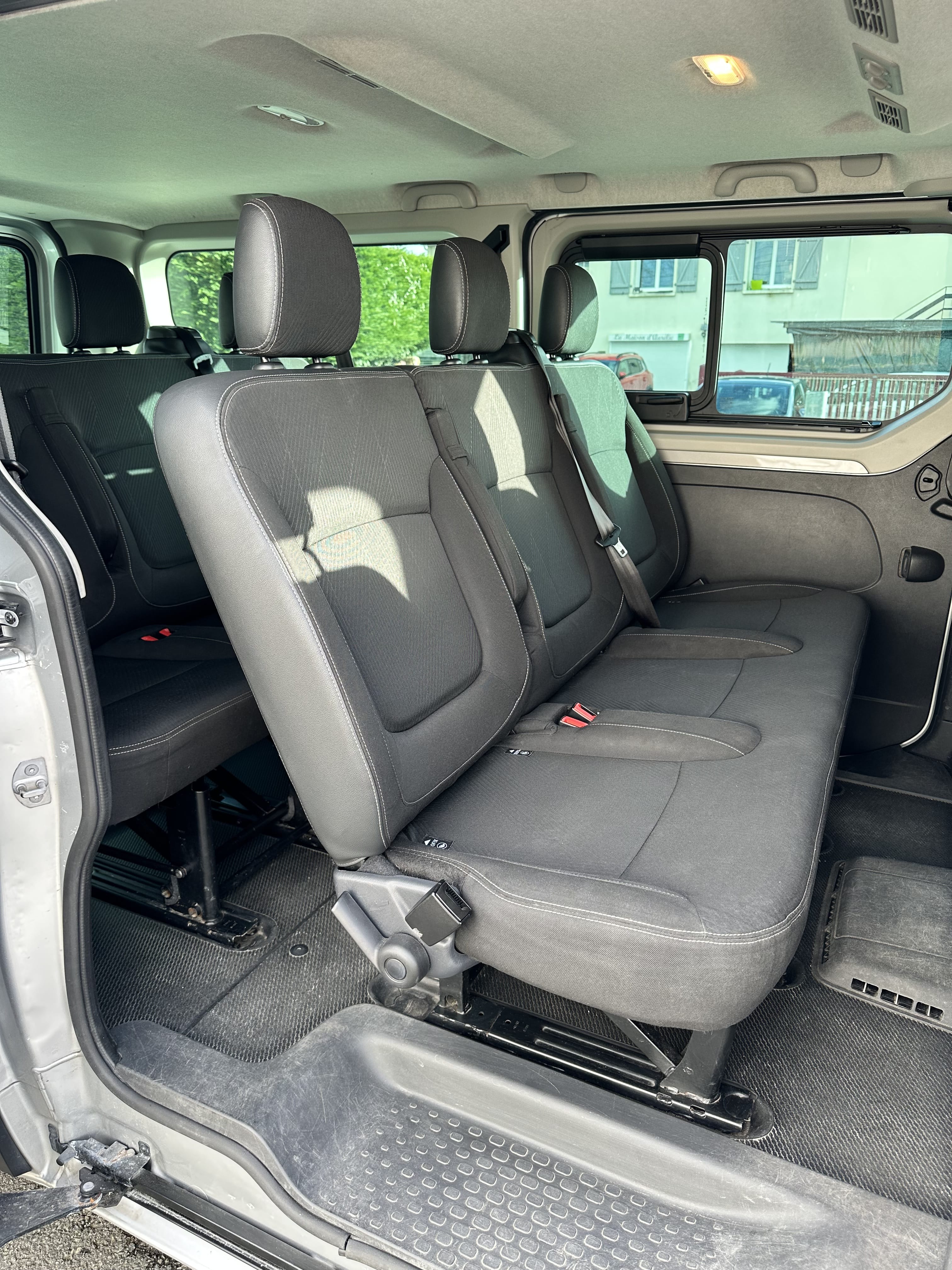 Renault Trafic Passenger 2.0l dci 145 avec Siège bébé