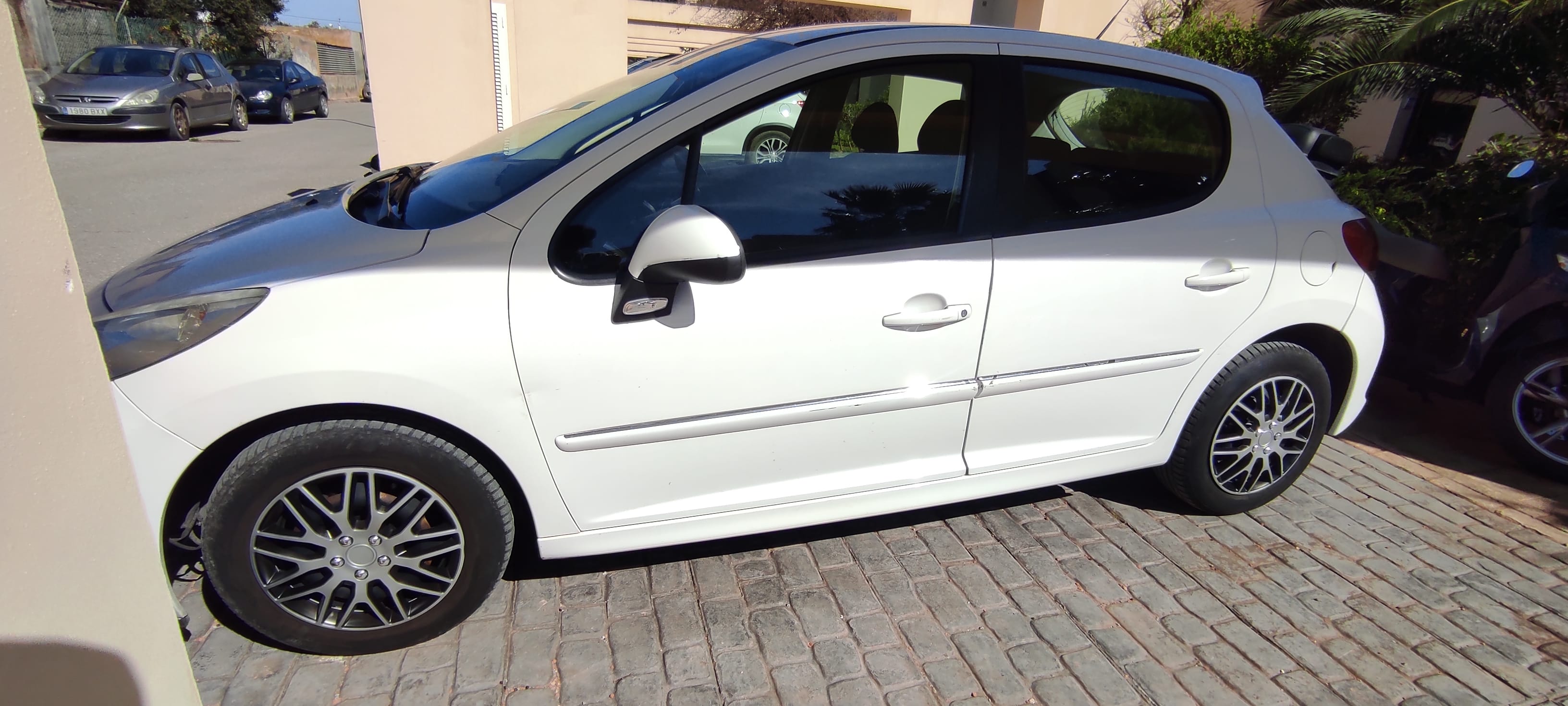 Peugeot 207+ with Hitch