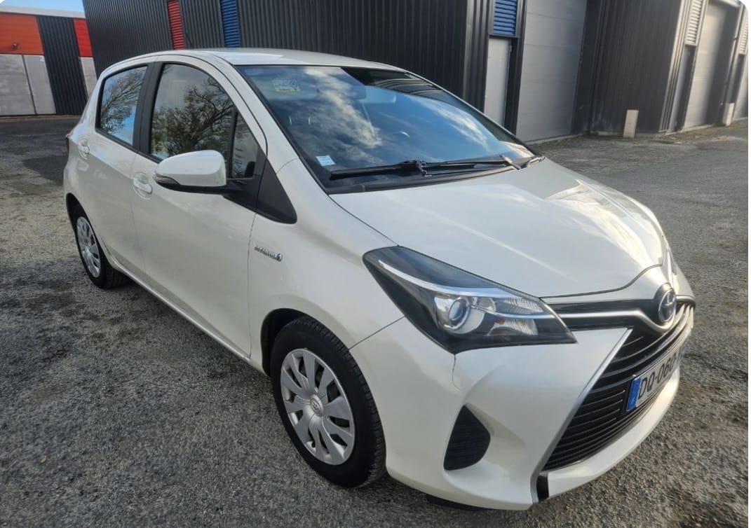 Toyota Yaris Hatchback con Aire acondicionado