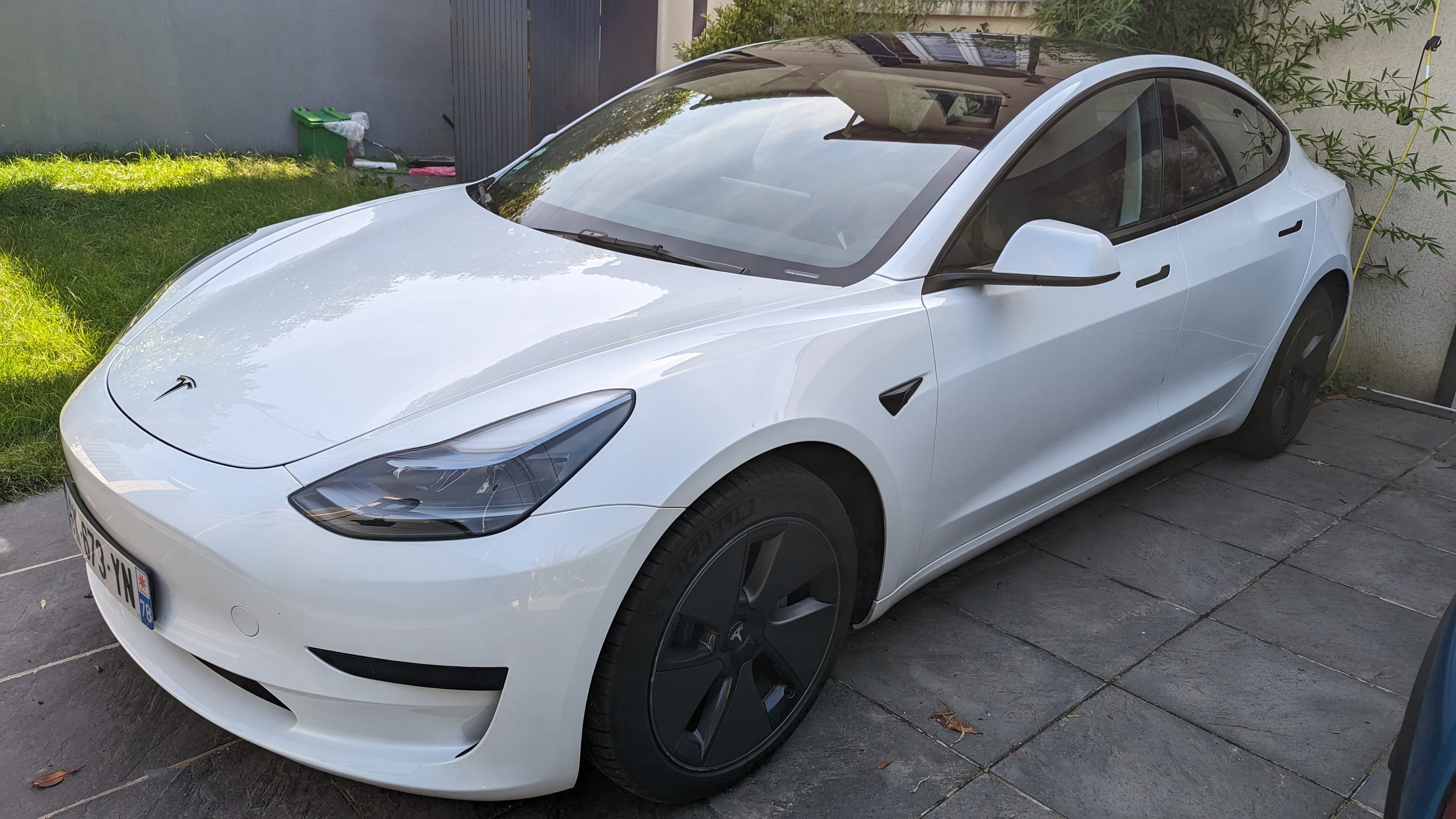 Tesla Model 3 Propulsion (300-420 Kms d'autonomie) avec Entrée audio / iPod