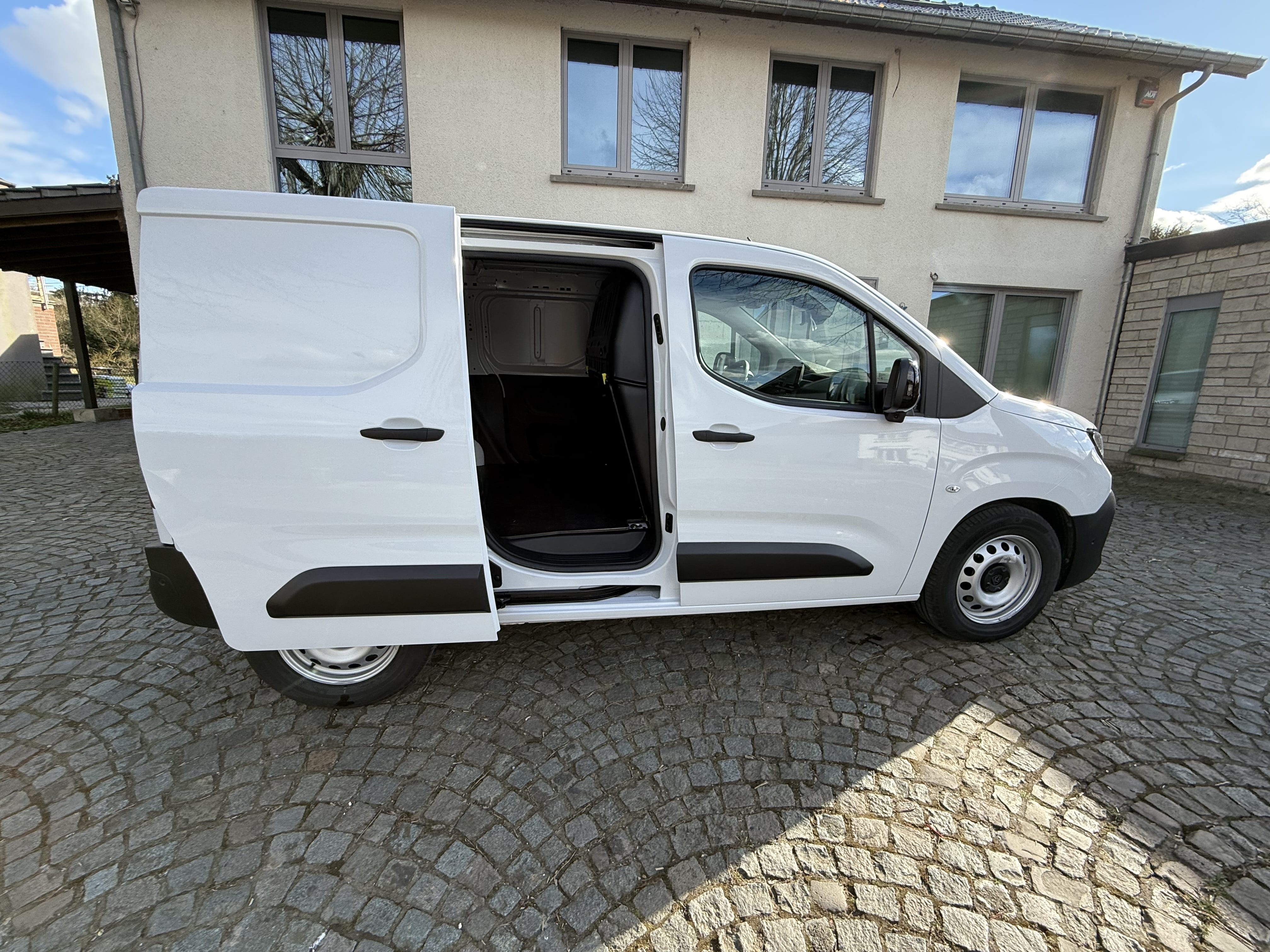 Peugeot Partner Fourgon ELECTRIQUE with Apple CarPlay