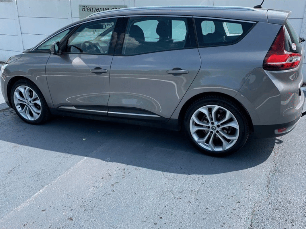 Renault Grand Scenic 7 places - Diesel avec Climatisation