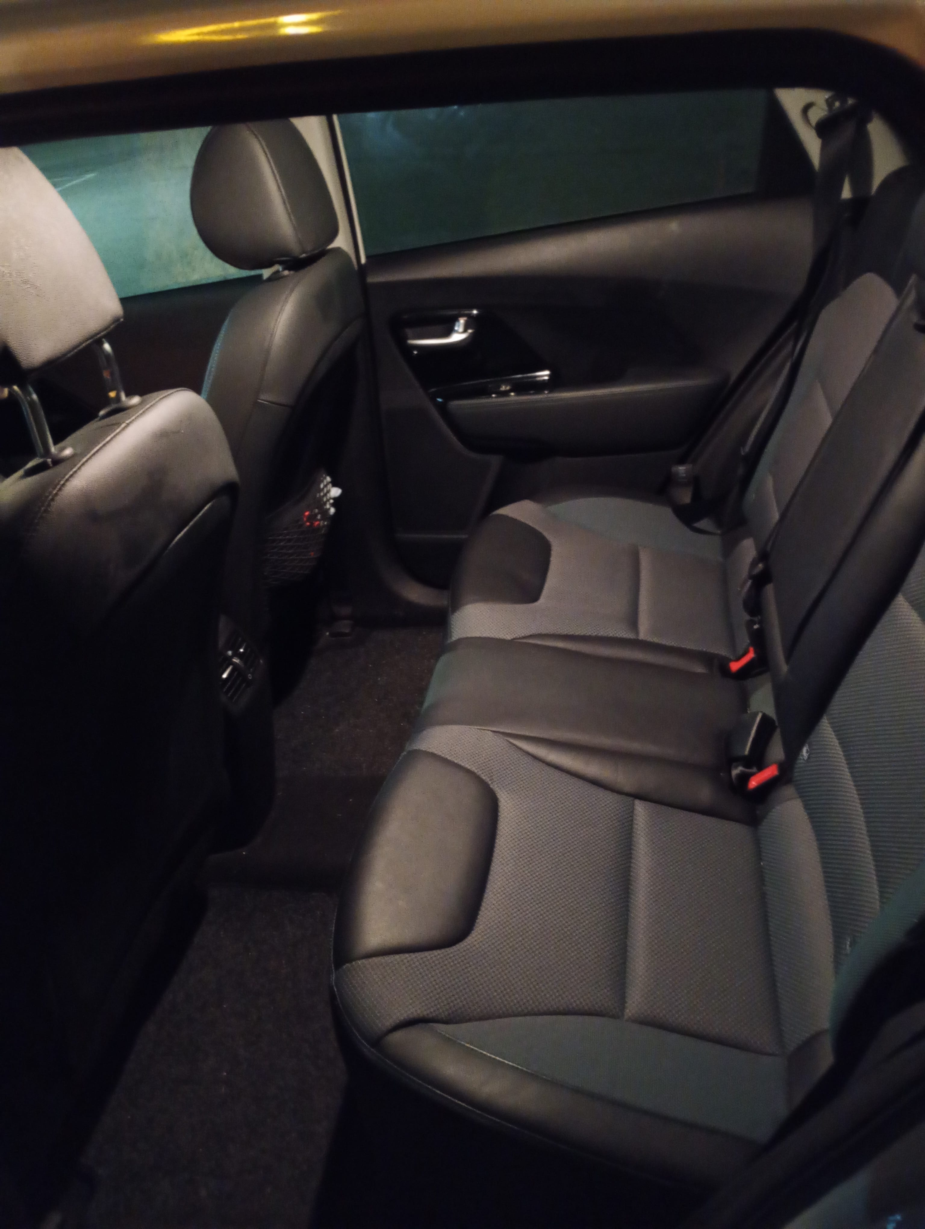 Kia Niro EV mit Kindersitz