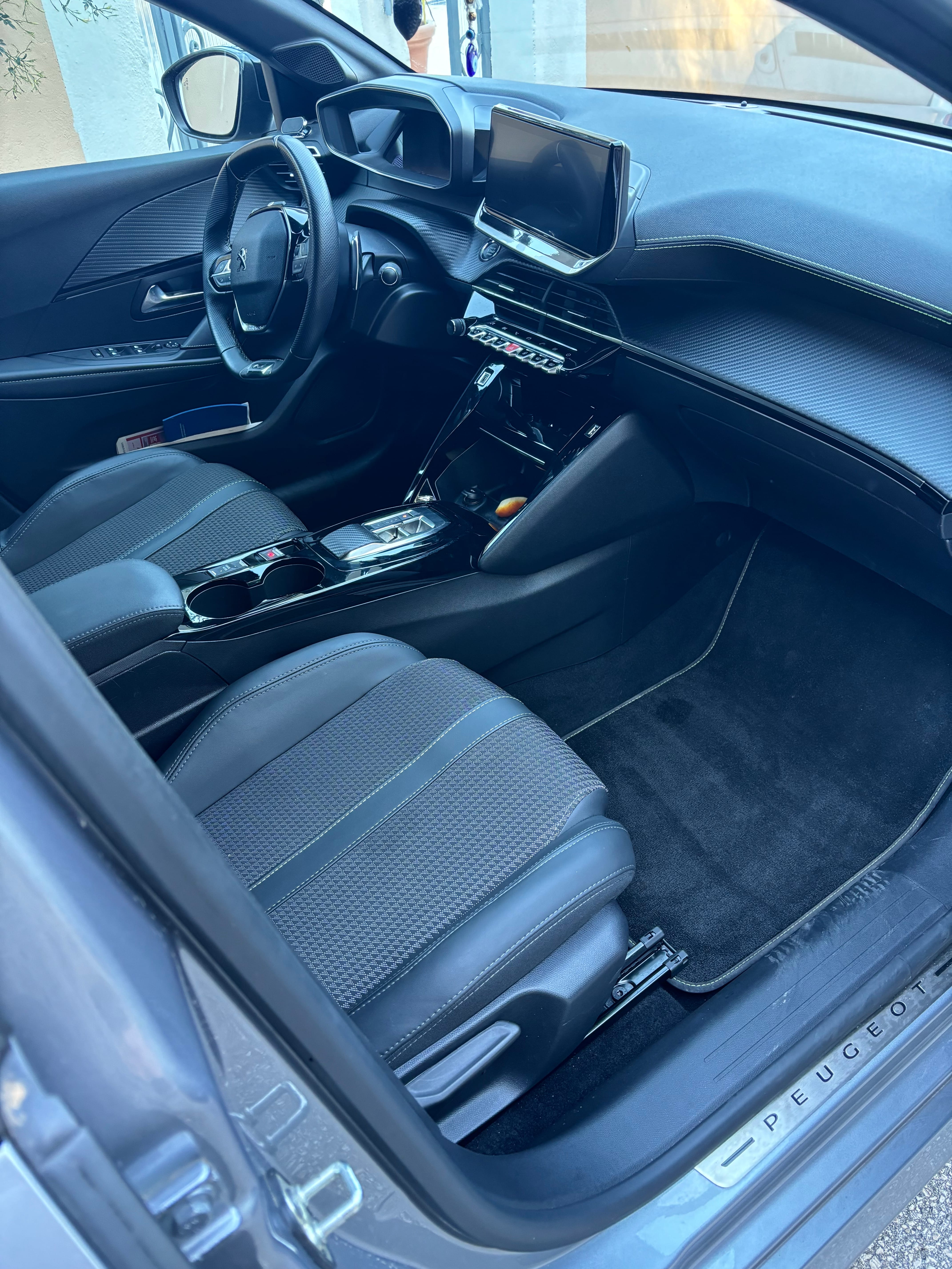 Peugeot 208 GT Line 1.2 puretech avec Audio Bluetooth