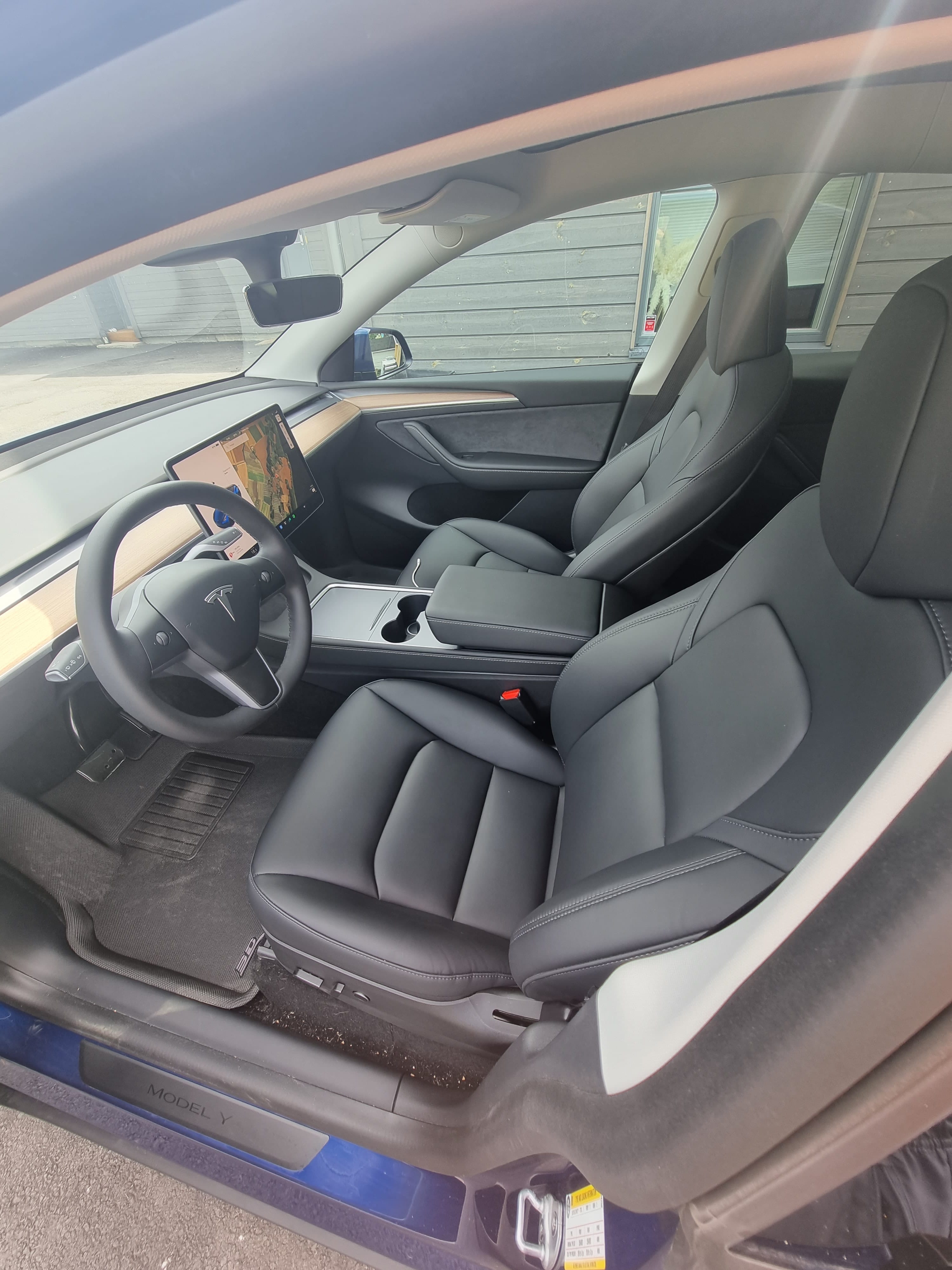 Tesla Model Y med Cruisekontroll