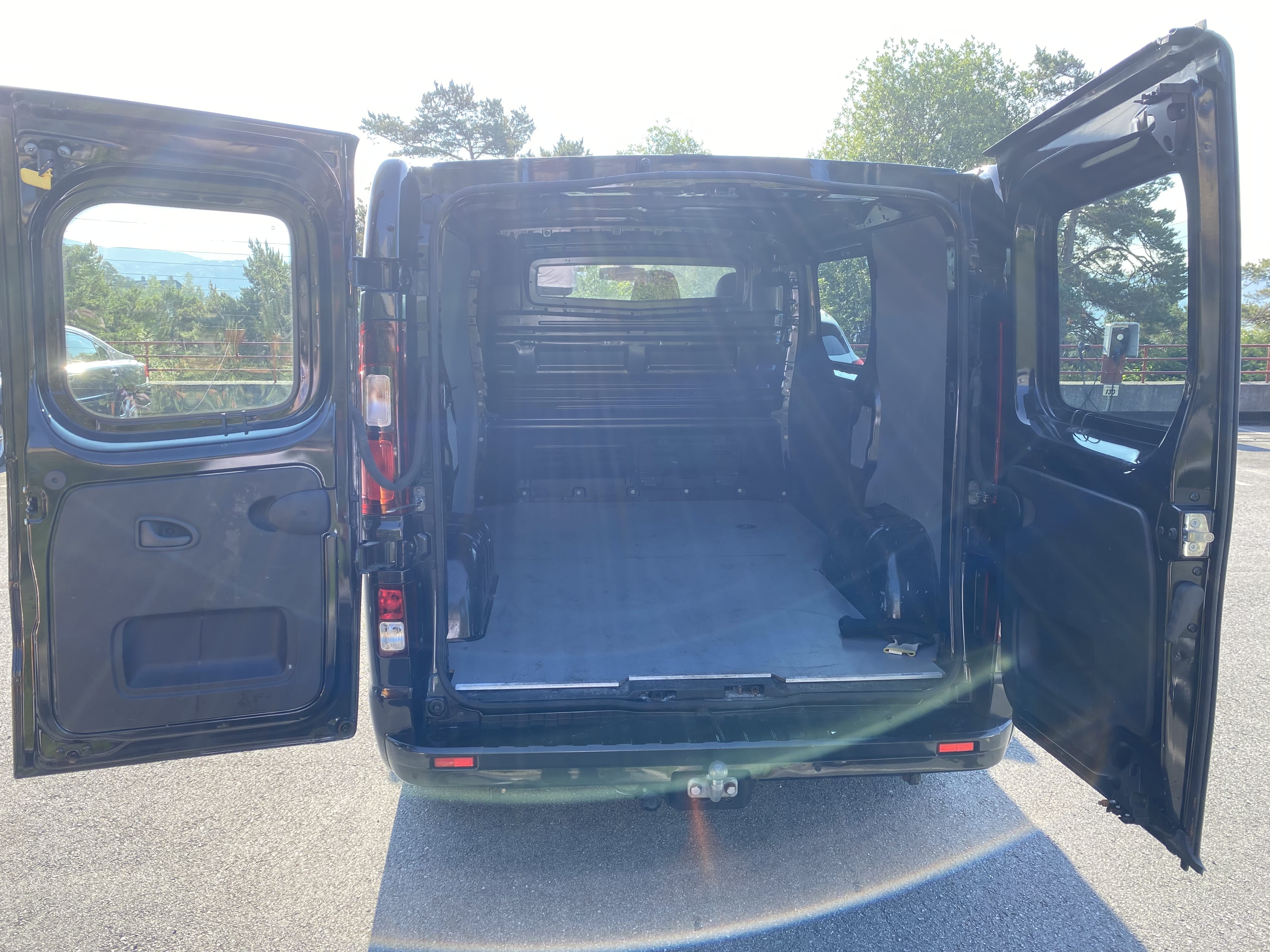 Opel Vivaro med Tilhengerfeste