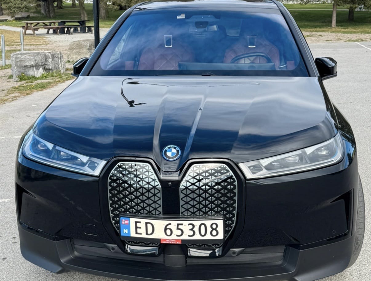 BMW iX xDrive50 med Bluetooth audio