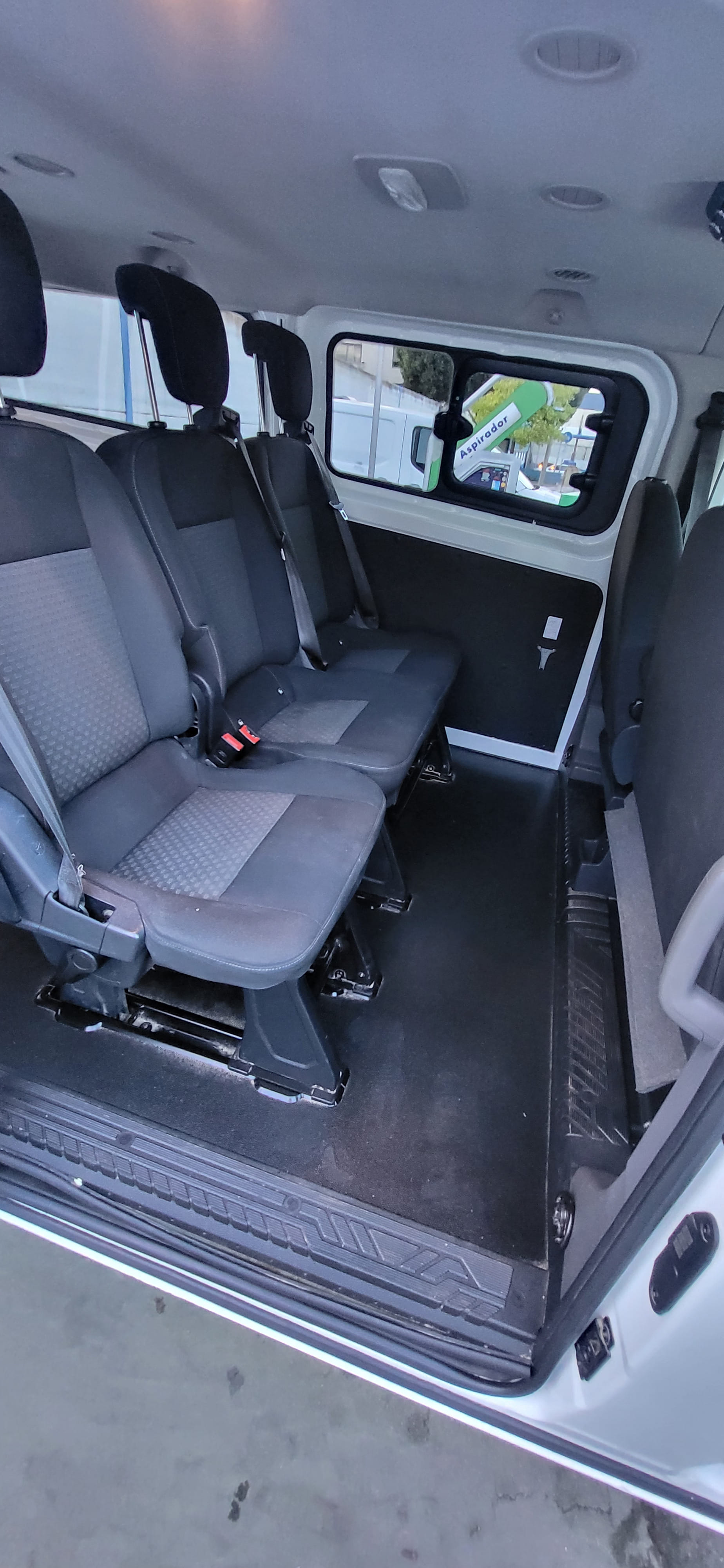 Ford Transit Custom Kombi 2.0 130CV con Puertos de carga USB